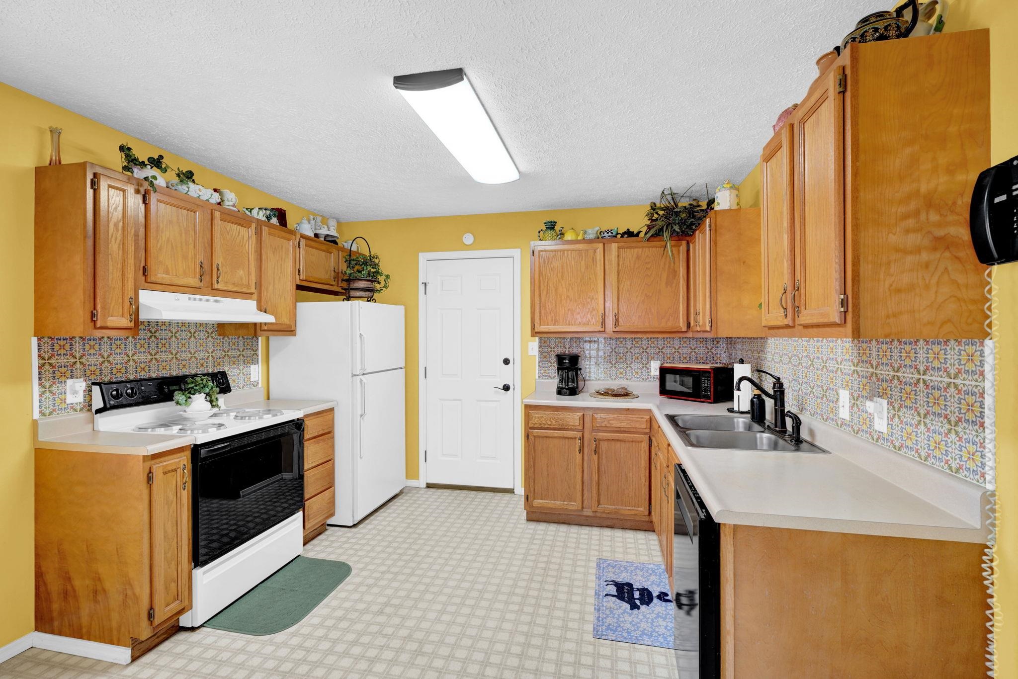 236 Lakewood Dr, Owensboro, Kentucky 42301, 3 Bedrooms Bedrooms, ,2 BathroomsBathrooms,Single Family Residence,For Sale,Lakewood Dr,94476