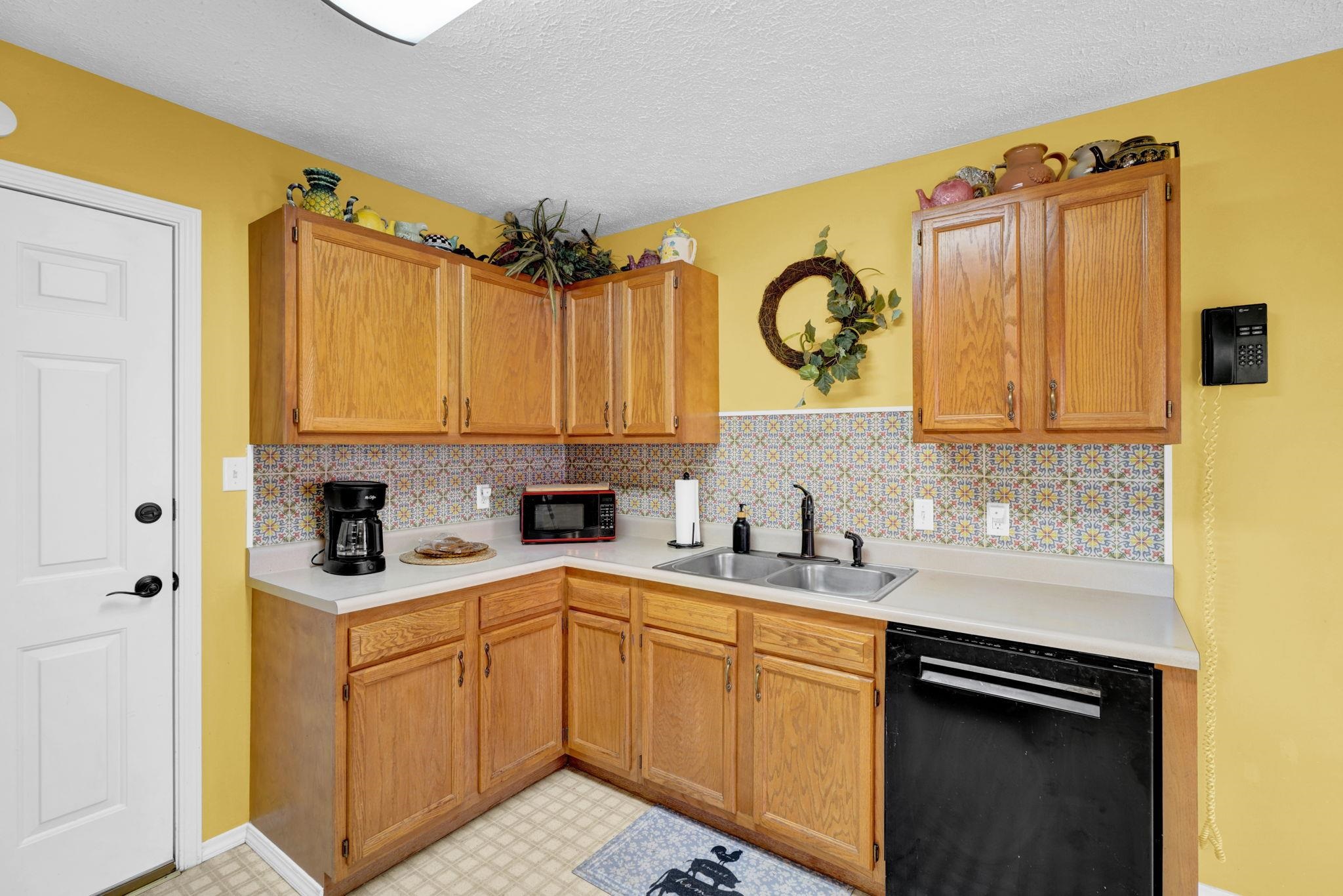 236 Lakewood Dr, Owensboro, Kentucky 42301, 3 Bedrooms Bedrooms, ,2 BathroomsBathrooms,Single Family Residence,For Sale,Lakewood Dr,94476