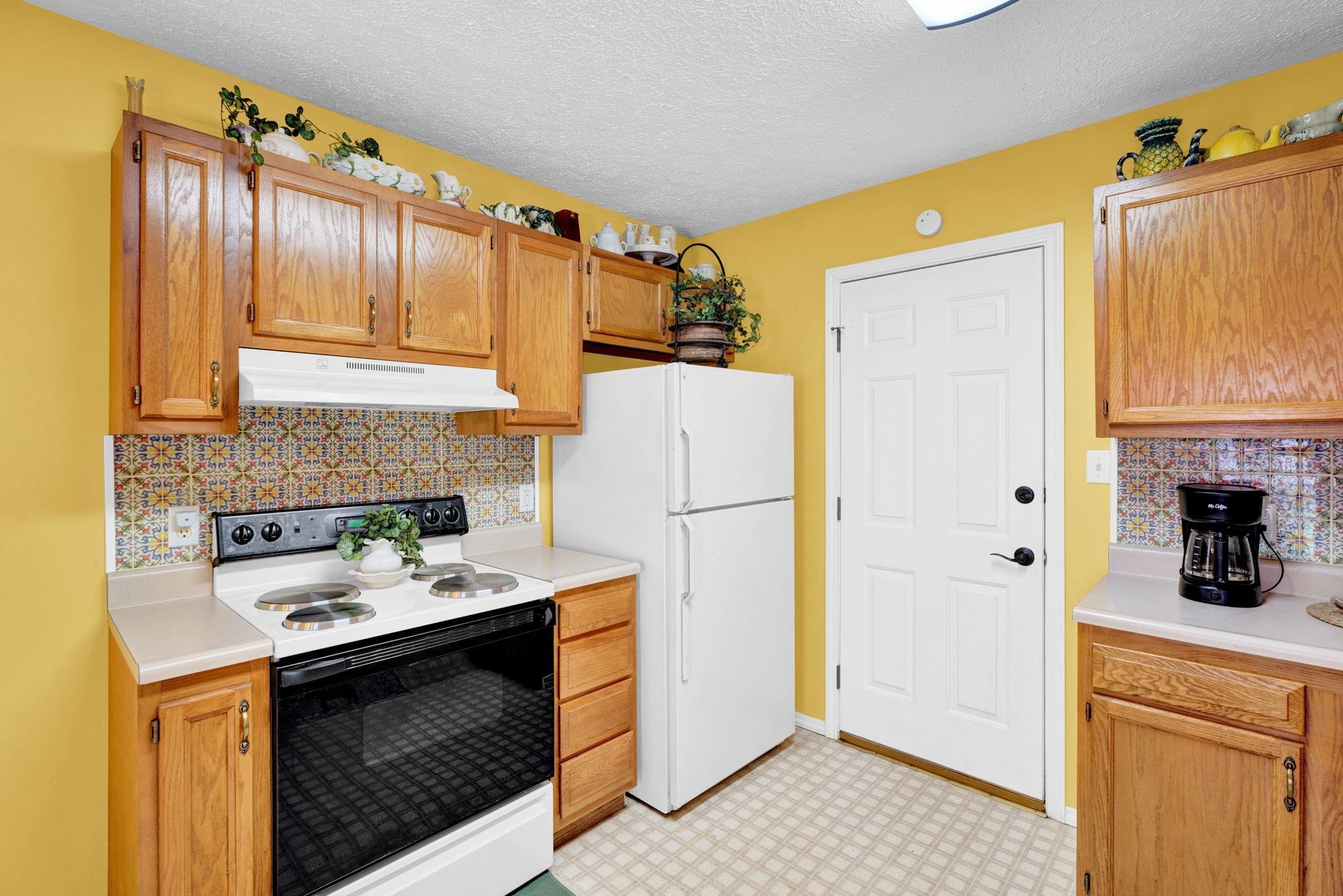 236 Lakewood Dr, Owensboro, Kentucky 42301, 3 Bedrooms Bedrooms, ,2 BathroomsBathrooms,Single Family Residence,For Sale,Lakewood Dr,94476