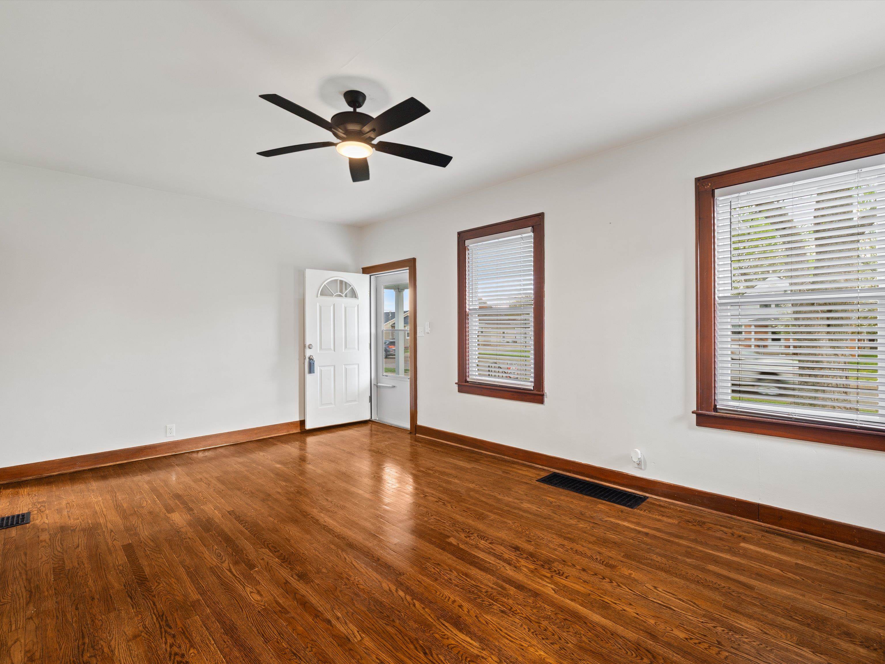 621 24th, Owensboro, Kentucky 42303, 3 Bedrooms Bedrooms, ,1 BathroomBathrooms,Single Family Residence,For Sale,24th,94495