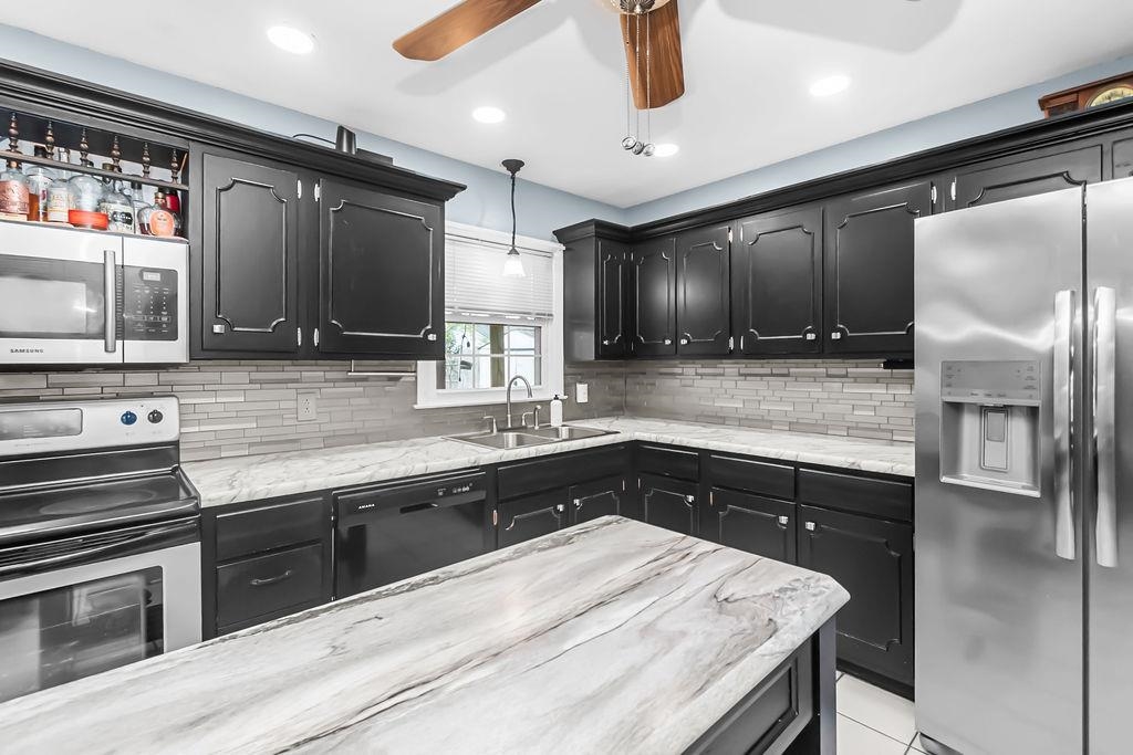 2215 Citation Ave, Owensboro, Kentucky 42301, 4 Bedrooms Bedrooms, ,2 BathroomsBathrooms,Single Family Residence,For Sale,Citation Ave,94497