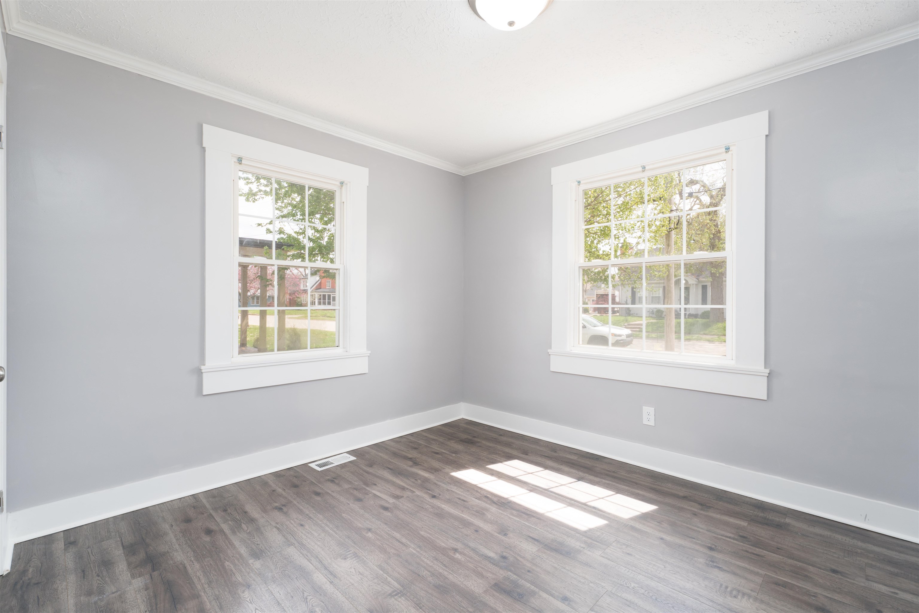 521 Hill Avenue, Owensboro, Kentucky 42303, 2 Bedrooms Bedrooms, ,1 BathroomBathrooms,Single Family Residence,For Sale,Hill Avenue,94502