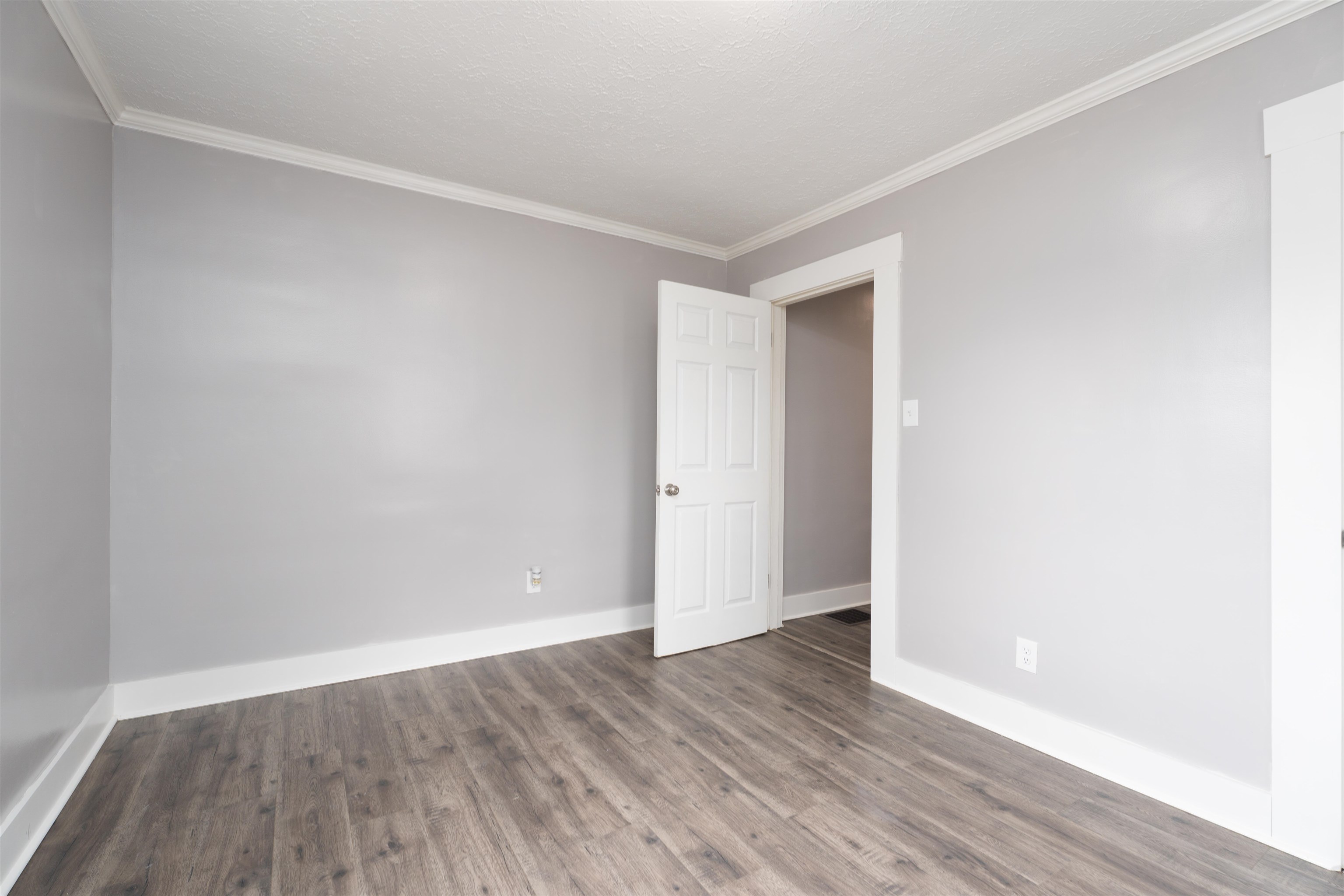 521 Hill Avenue, Owensboro, Kentucky 42303, 2 Bedrooms Bedrooms, ,1 BathroomBathrooms,Single Family Residence,For Sale,Hill Avenue,94502