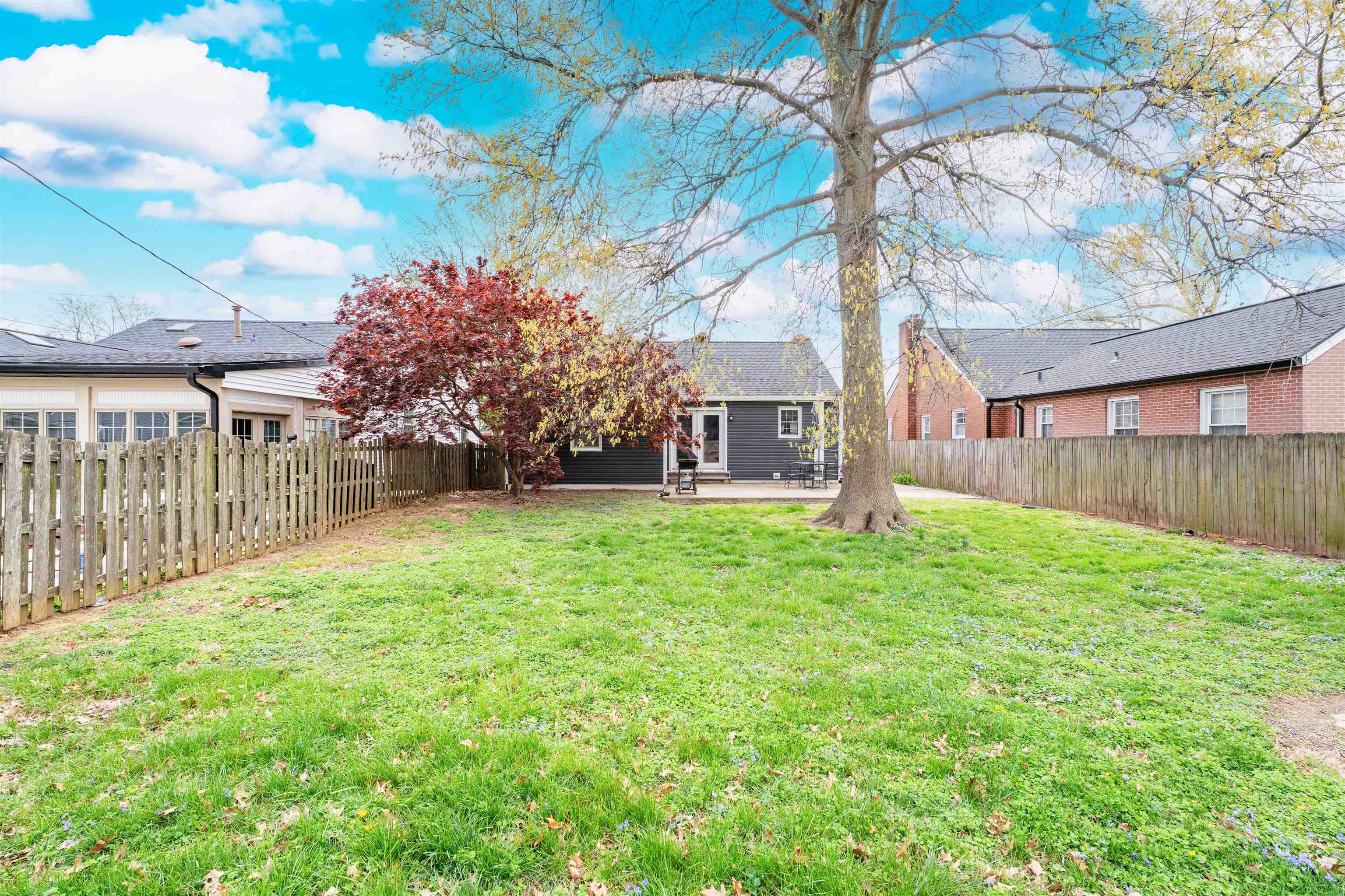 521 Hill Avenue, Owensboro, Kentucky 42303, 2 Bedrooms Bedrooms, ,1 BathroomBathrooms,Single Family Residence,For Sale,Hill Avenue,94502