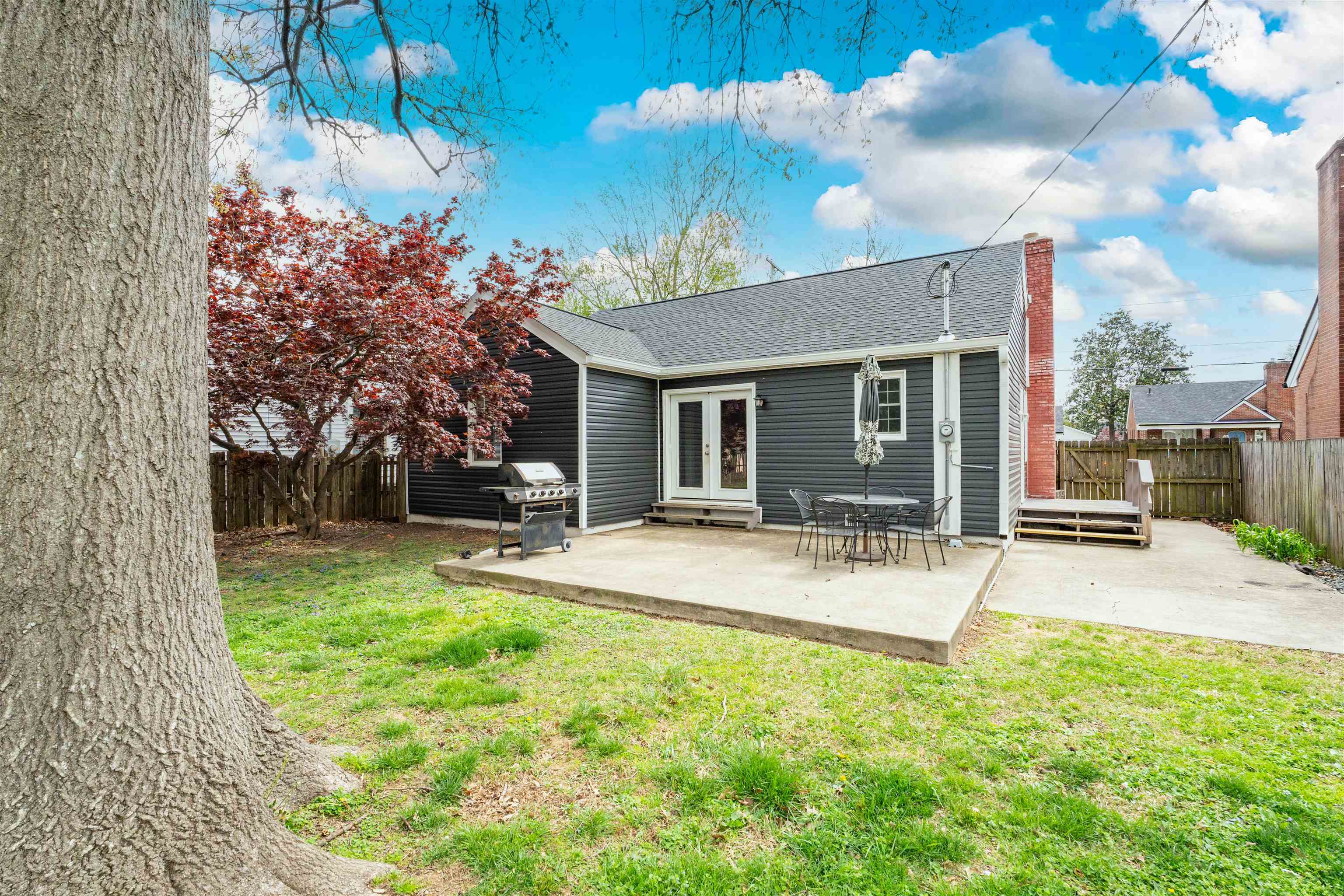 521 Hill Avenue, Owensboro, Kentucky 42303, 2 Bedrooms Bedrooms, ,1 BathroomBathrooms,Single Family Residence,For Sale,Hill Avenue,94502