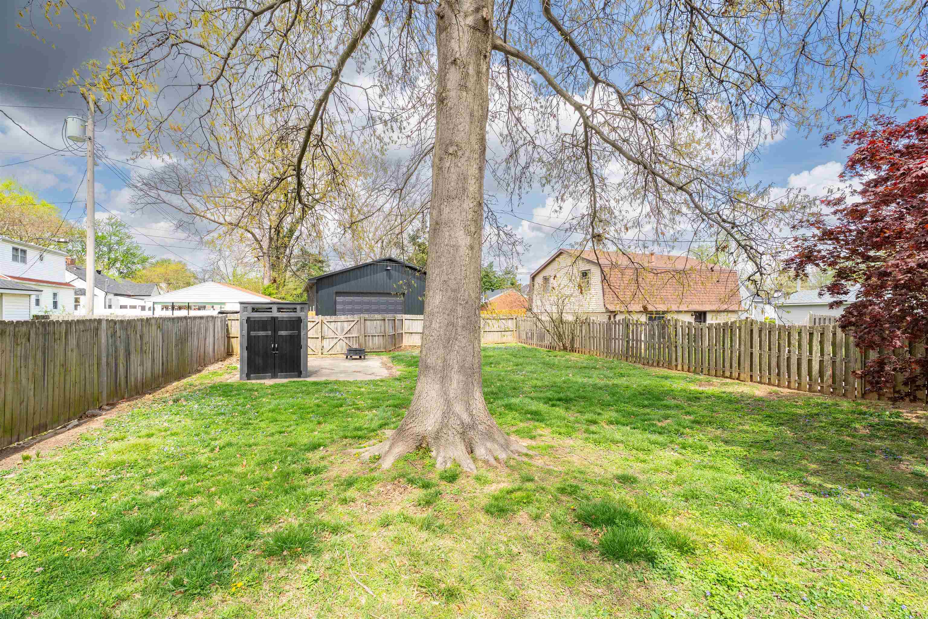 521 Hill Avenue, Owensboro, Kentucky 42303, 2 Bedrooms Bedrooms, ,1 BathroomBathrooms,Single Family Residence,For Sale,Hill Avenue,94502