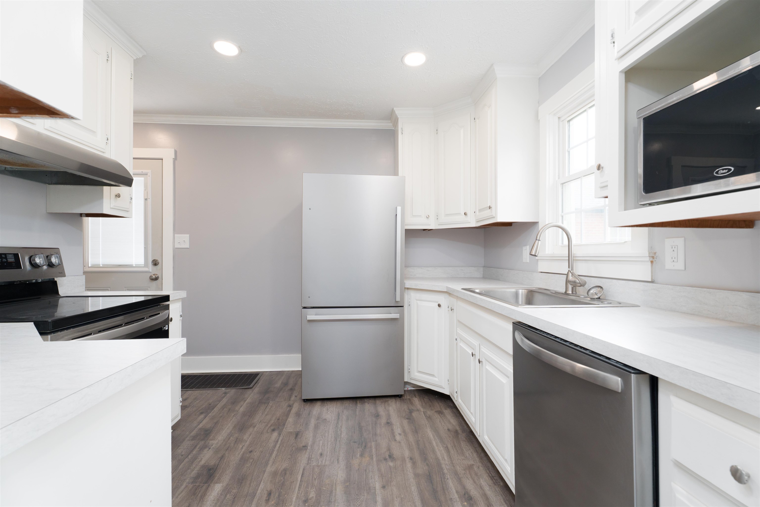 521 Hill Avenue, Owensboro, Kentucky 42303, 2 Bedrooms Bedrooms, ,1 BathroomBathrooms,Single Family Residence,For Sale,Hill Avenue,94502