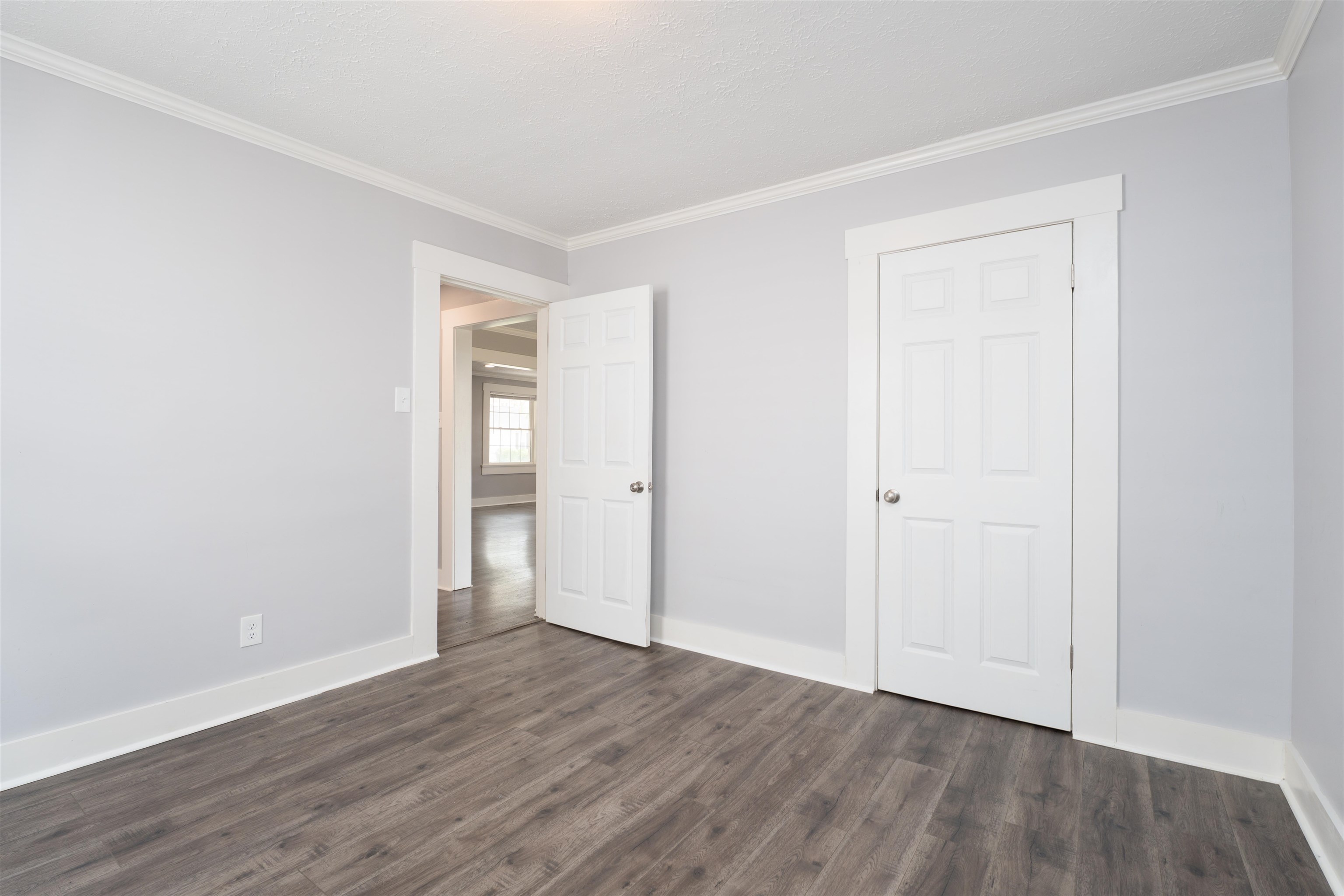 521 Hill Avenue, Owensboro, Kentucky 42303, 2 Bedrooms Bedrooms, ,1 BathroomBathrooms,Single Family Residence,For Sale,Hill Avenue,94502