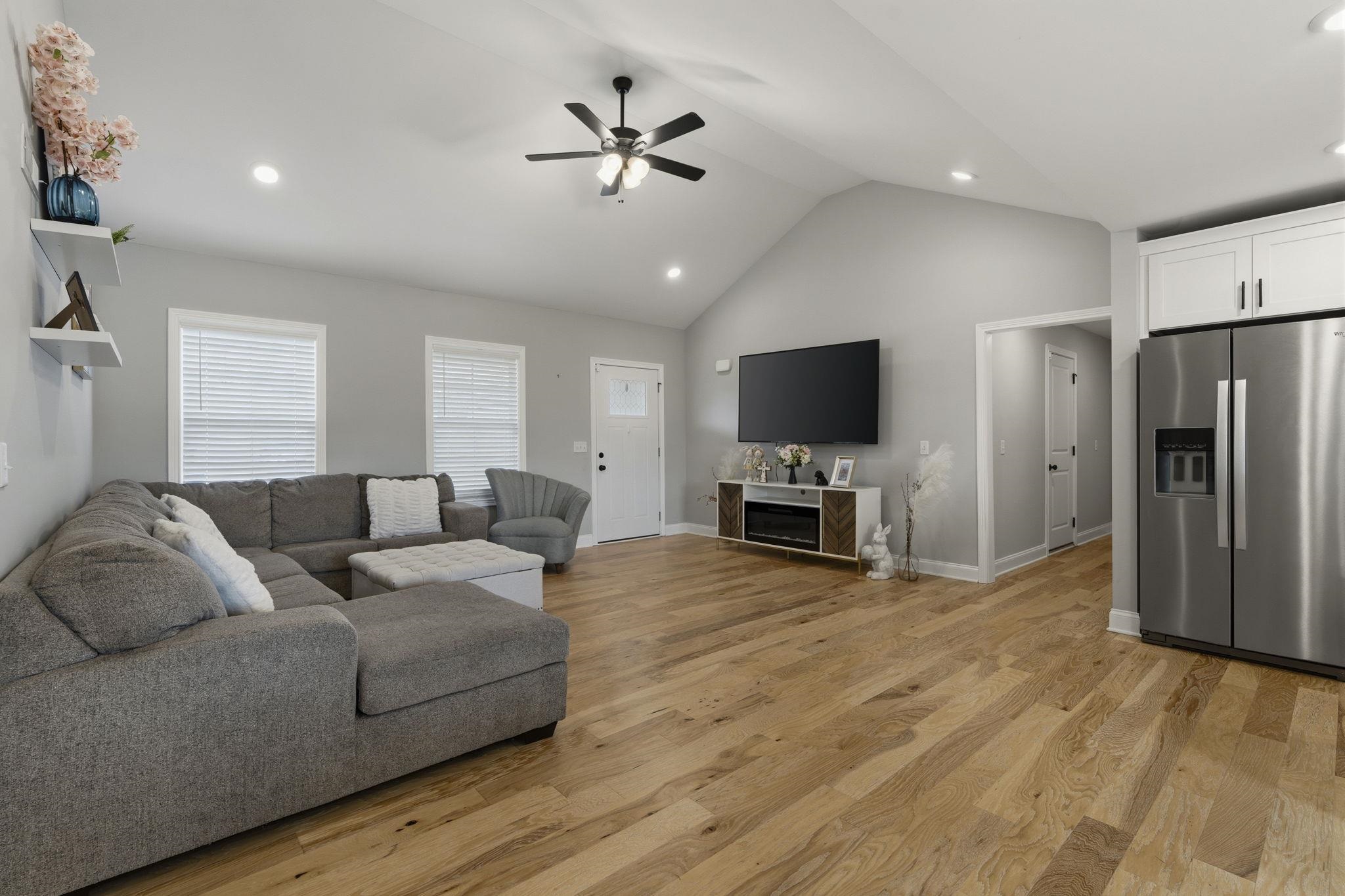 3064 Larado, Bowling Green, Kentucky 42101, 3 Bedrooms Bedrooms, ,2 BathroomsBathrooms,Single Family Residence,For Sale,Larado,94505