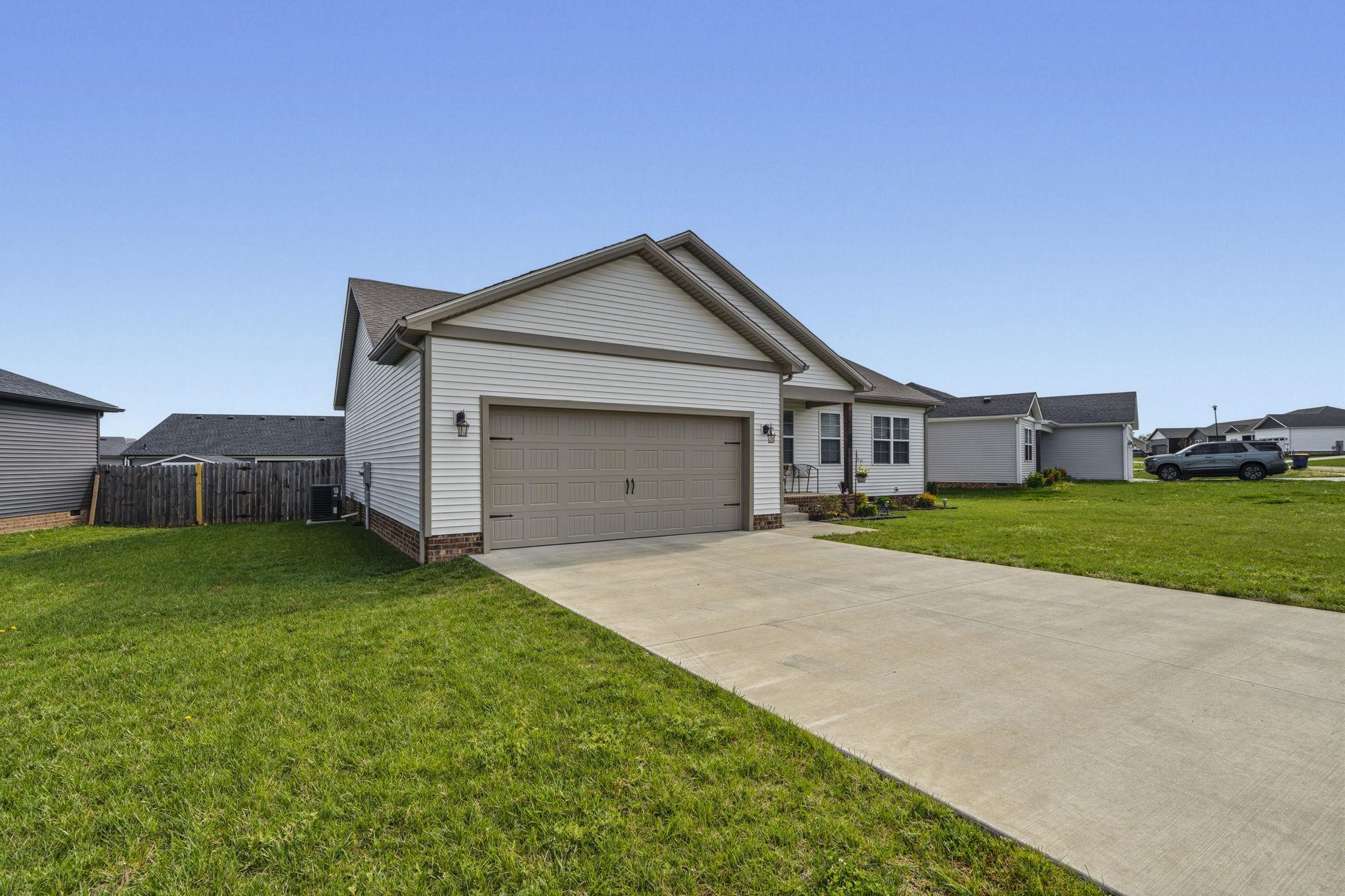 3064 Larado, Bowling Green, Kentucky 42101, 3 Bedrooms Bedrooms, ,2 BathroomsBathrooms,Single Family Residence,For Sale,Larado,94505