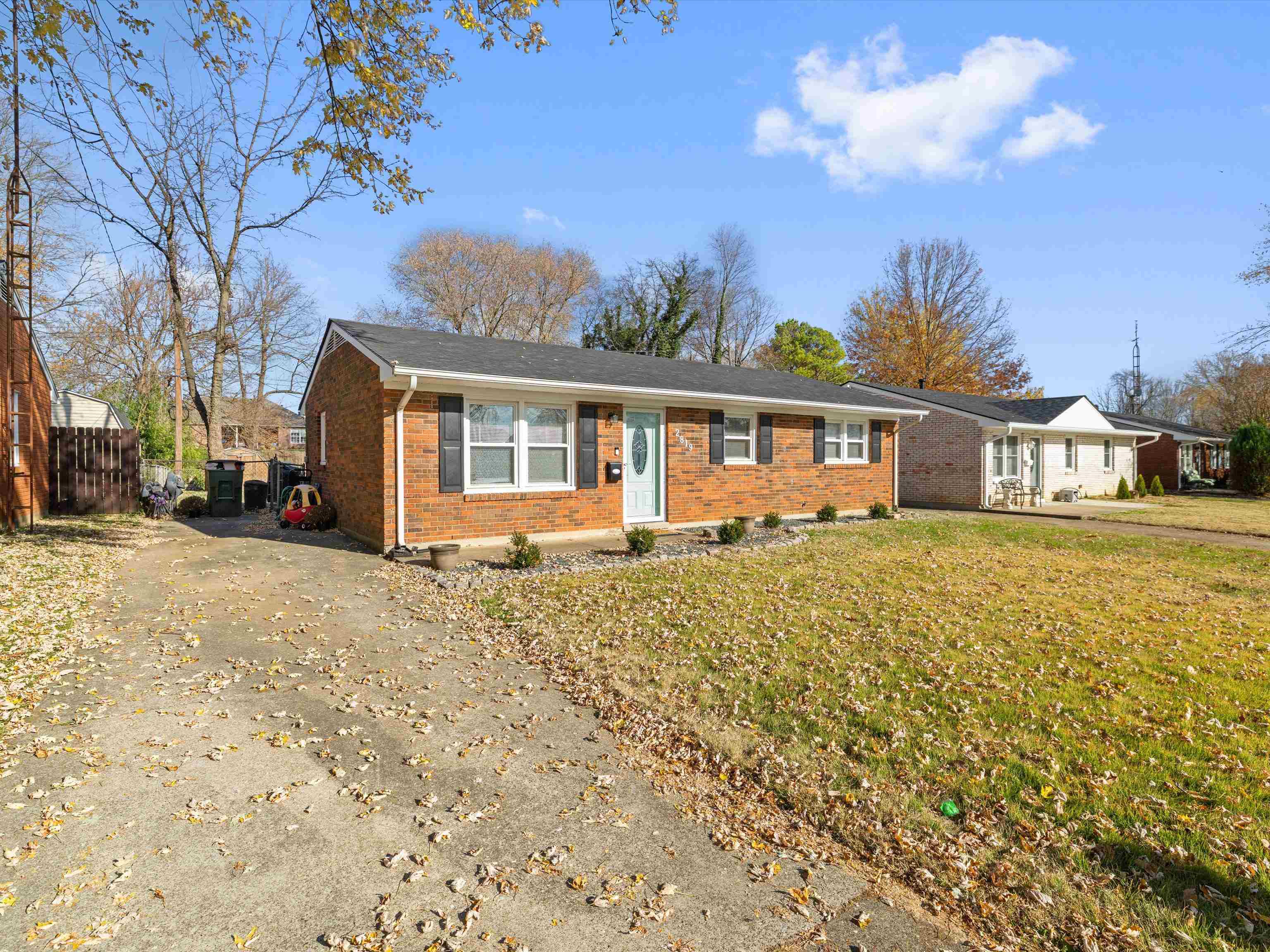 2819 Strawbridge Place, Owensboro, Kentucky 42303, 3 Bedrooms Bedrooms, ,1 BathroomBathrooms,Single Family Residence,For Sale,Strawbridge Place,94512