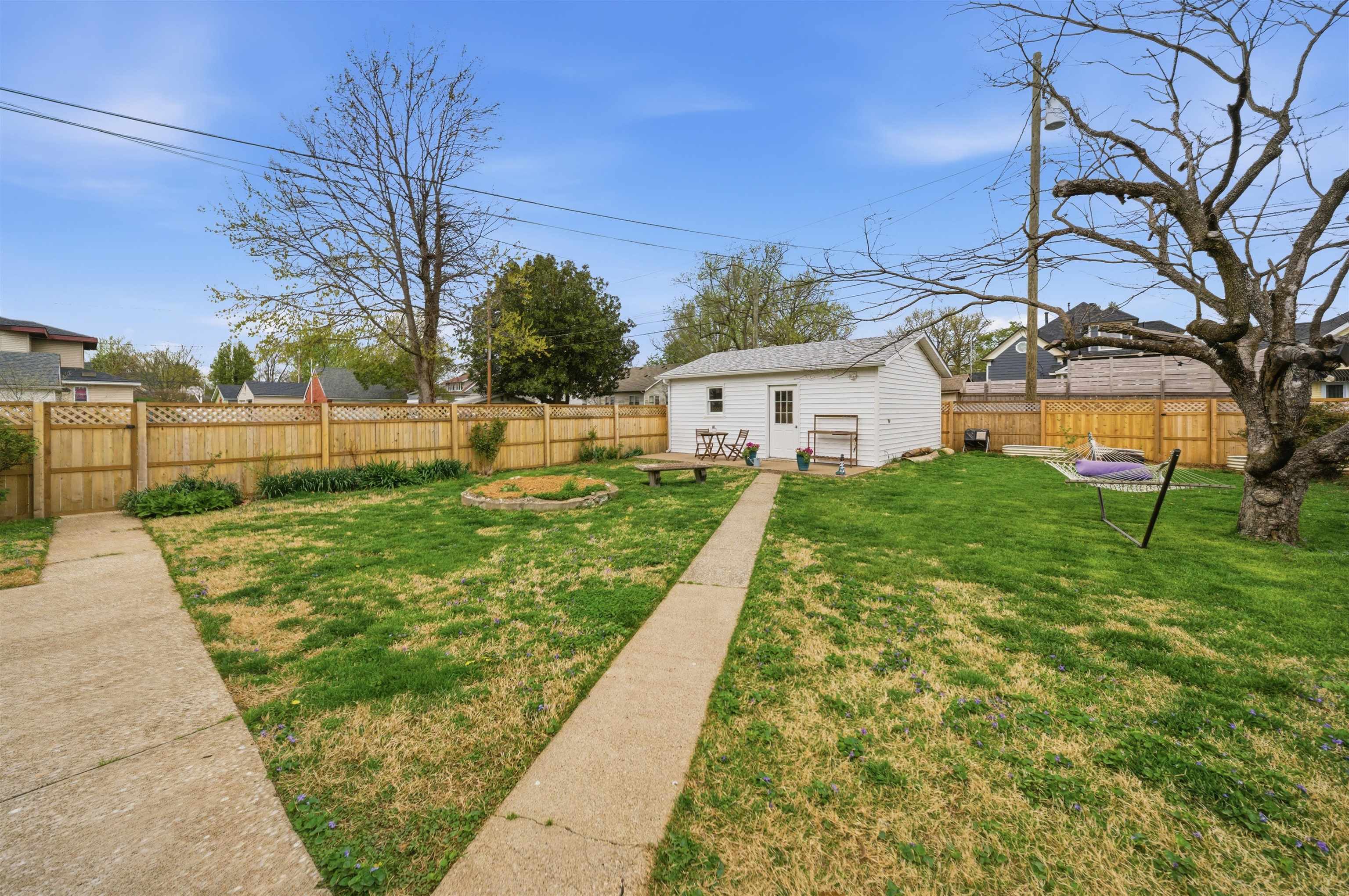 103 22nd Street, Owensboro, Kentucky 42303, 3 Bedrooms Bedrooms, ,2 BathroomsBathrooms,Single Family Residence,For Sale,22nd Street,94513