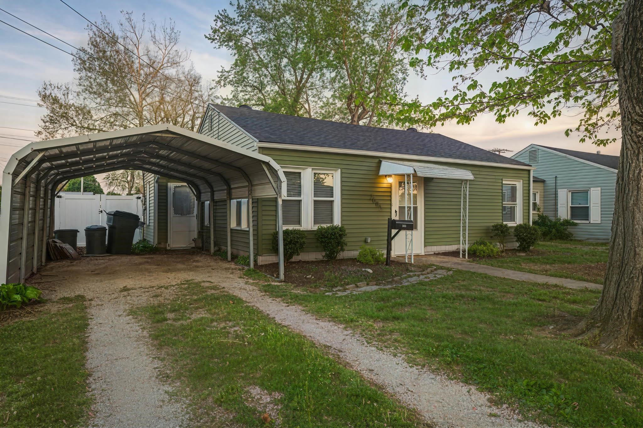 2605 Daviess St, Owensboro, Kentucky 42303, 2 Bedrooms Bedrooms, ,1 BathroomBathrooms,Single Family Residence,For Sale,Daviess St,94514