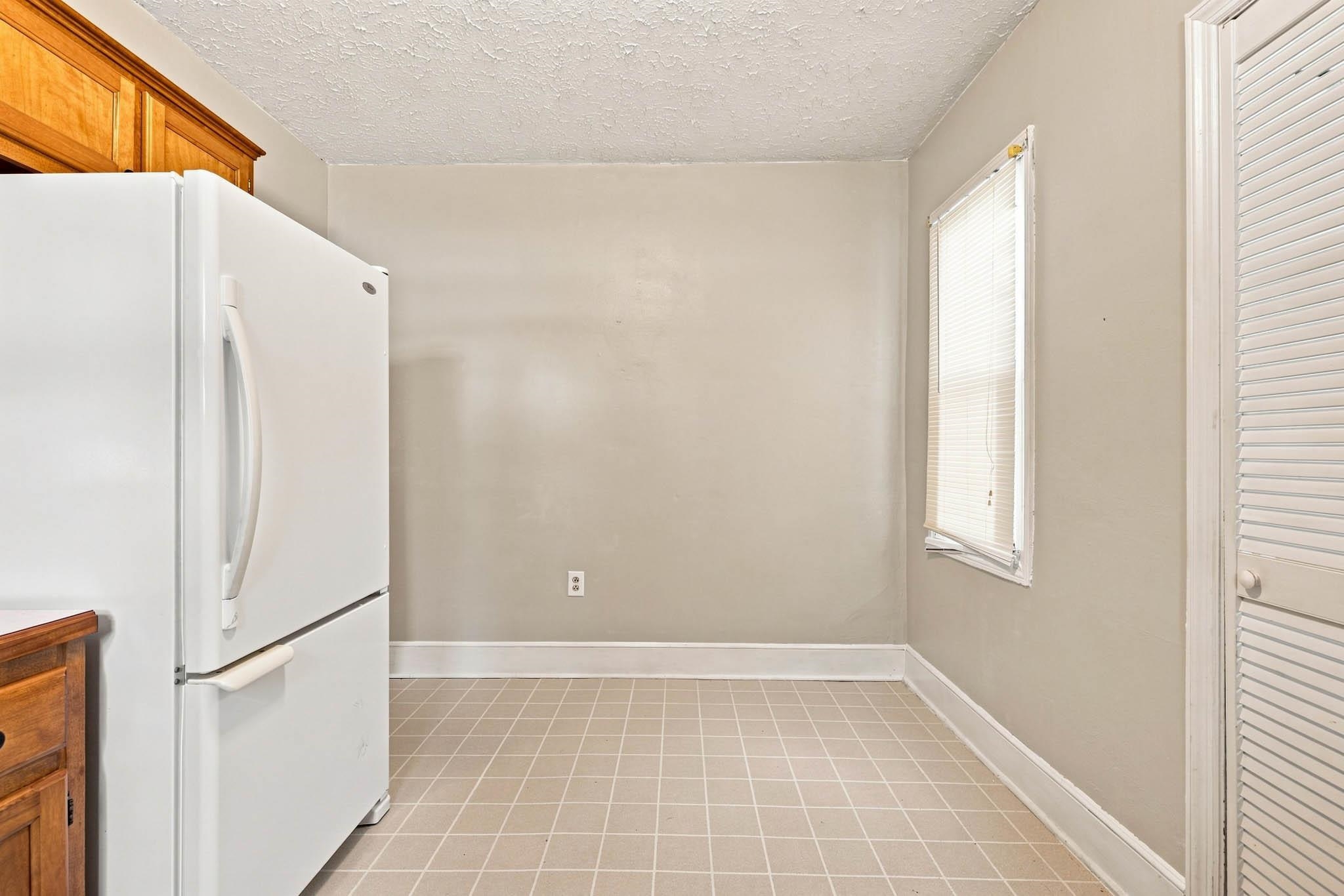2605 Daviess St, Owensboro, Kentucky 42303, 2 Bedrooms Bedrooms, ,1 BathroomBathrooms,Single Family Residence,For Sale,Daviess St,94514