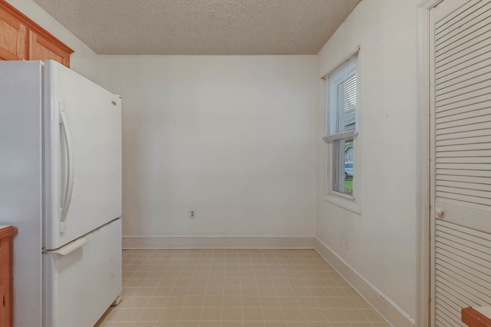 2605 Daviess St, Owensboro, Kentucky 42303, 2 Bedrooms Bedrooms, ,1 BathroomBathrooms,Single Family Residence,For Sale,Daviess St,94514