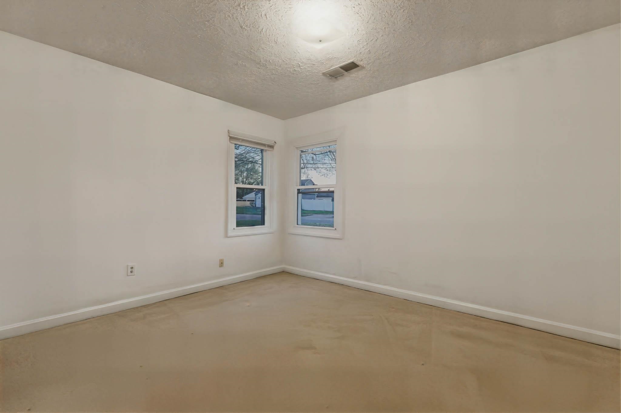 2605 Daviess St, Owensboro, Kentucky 42303, 2 Bedrooms Bedrooms, ,1 BathroomBathrooms,Single Family Residence,For Sale,Daviess St,94514