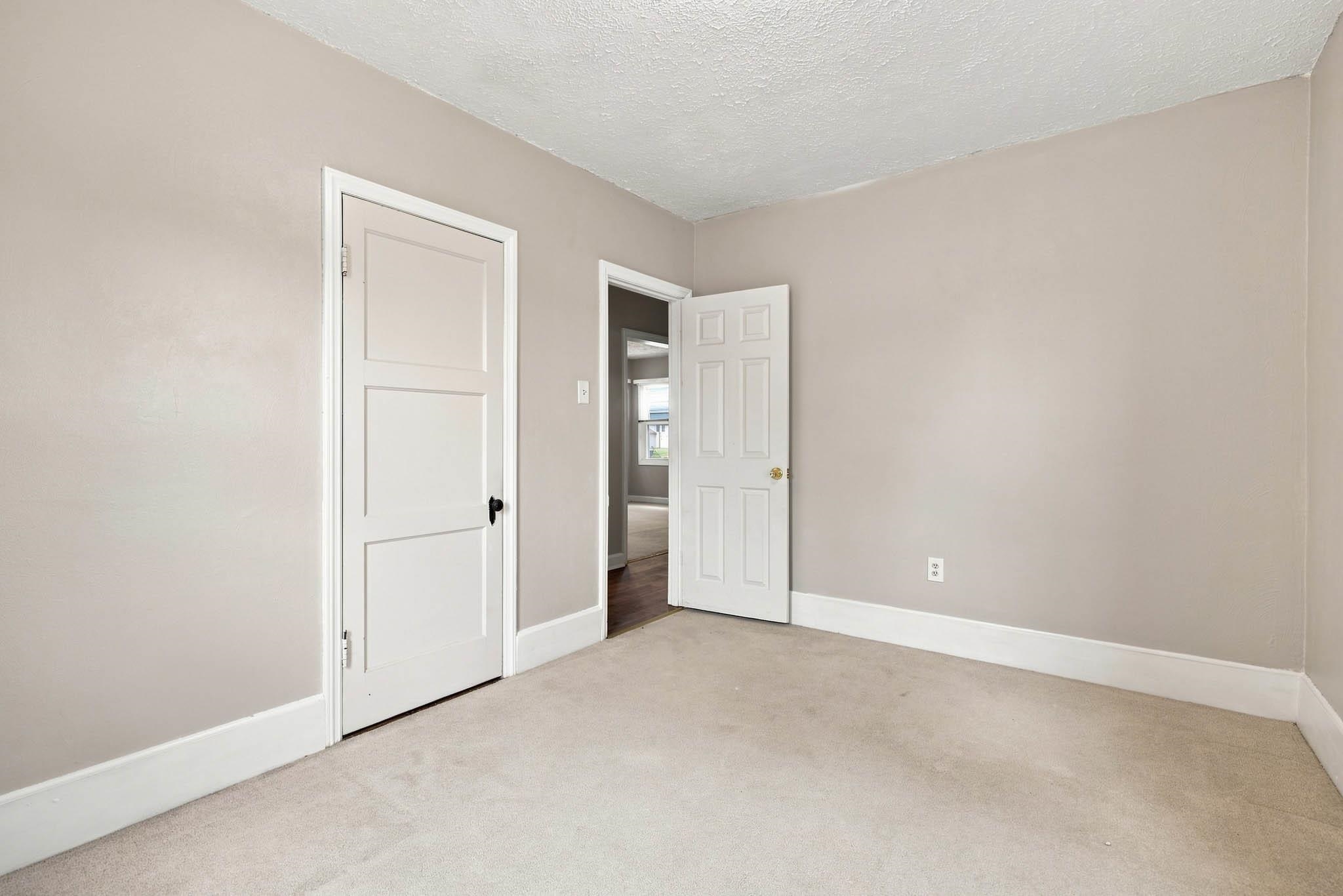 2605 Daviess St, Owensboro, Kentucky 42303, 2 Bedrooms Bedrooms, ,1 BathroomBathrooms,Single Family Residence,For Sale,Daviess St,94514