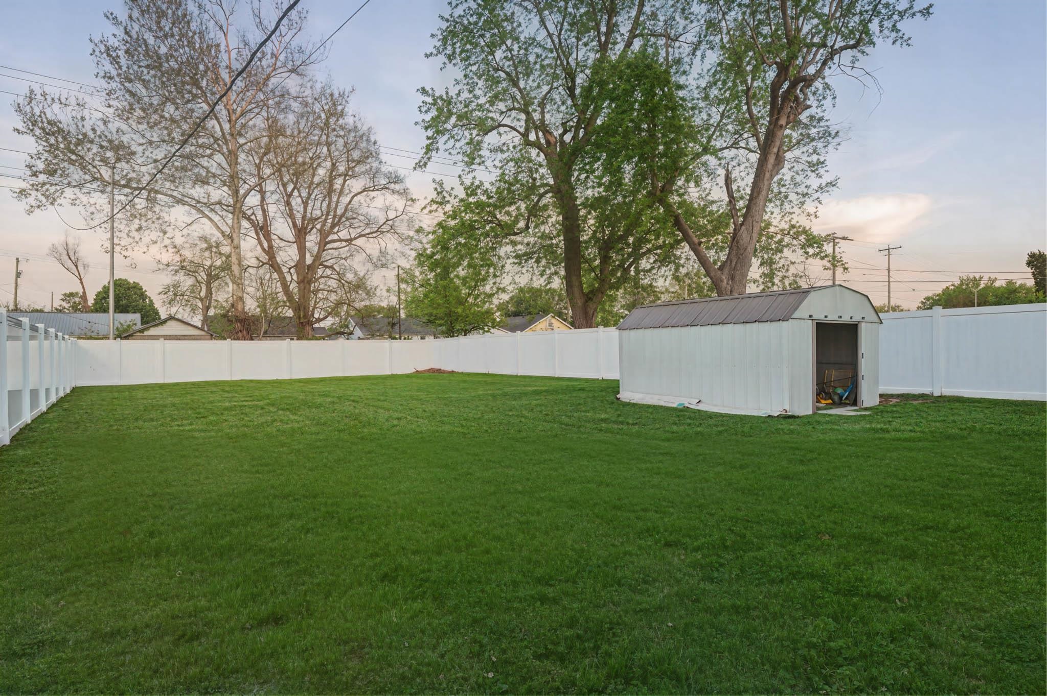 2605 Daviess St, Owensboro, Kentucky 42303, 2 Bedrooms Bedrooms, ,1 BathroomBathrooms,Single Family Residence,For Sale,Daviess St,94514