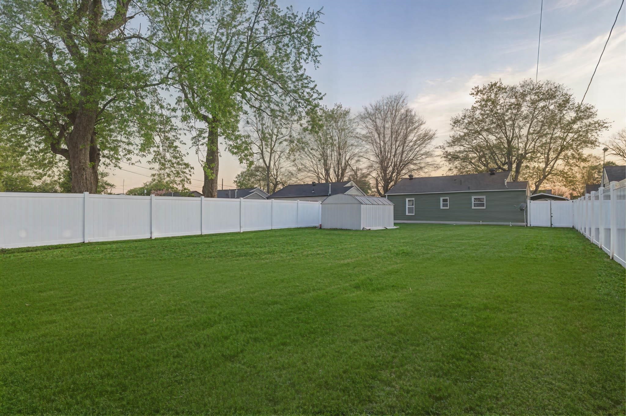 2605 Daviess St, Owensboro, Kentucky 42303, 2 Bedrooms Bedrooms, ,1 BathroomBathrooms,Single Family Residence,For Sale,Daviess St,94514