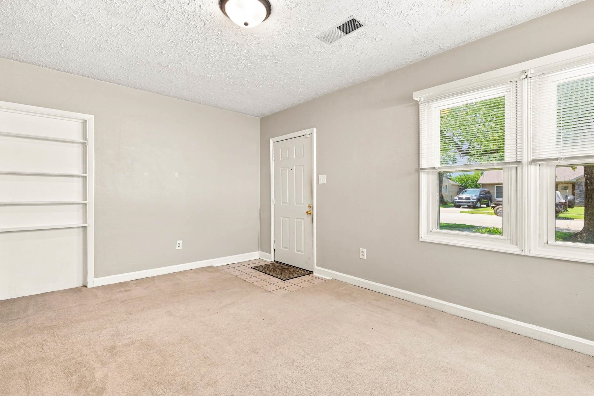 2605 Daviess St, Owensboro, Kentucky 42303, 2 Bedrooms Bedrooms, ,1 BathroomBathrooms,Single Family Residence,For Sale,Daviess St,94514