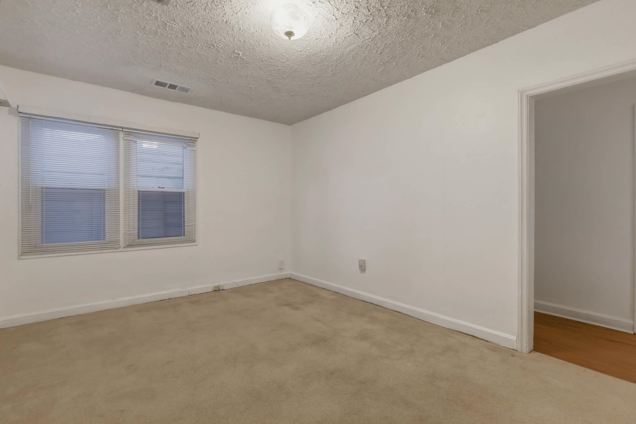 2605 Daviess St, Owensboro, Kentucky 42303, 2 Bedrooms Bedrooms, ,1 BathroomBathrooms,Single Family Residence,For Sale,Daviess St,94514