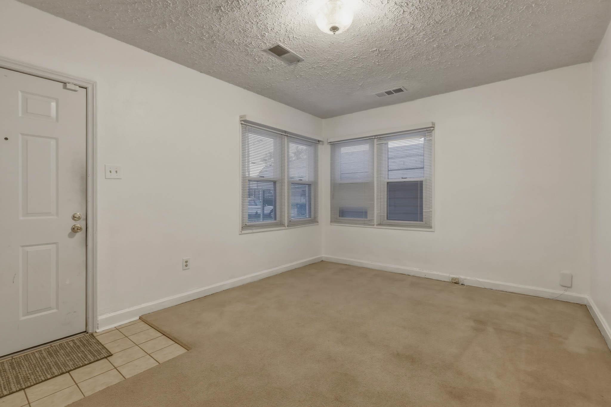 2605 Daviess St, Owensboro, Kentucky 42303, 2 Bedrooms Bedrooms, ,1 BathroomBathrooms,Single Family Residence,For Sale,Daviess St,94514