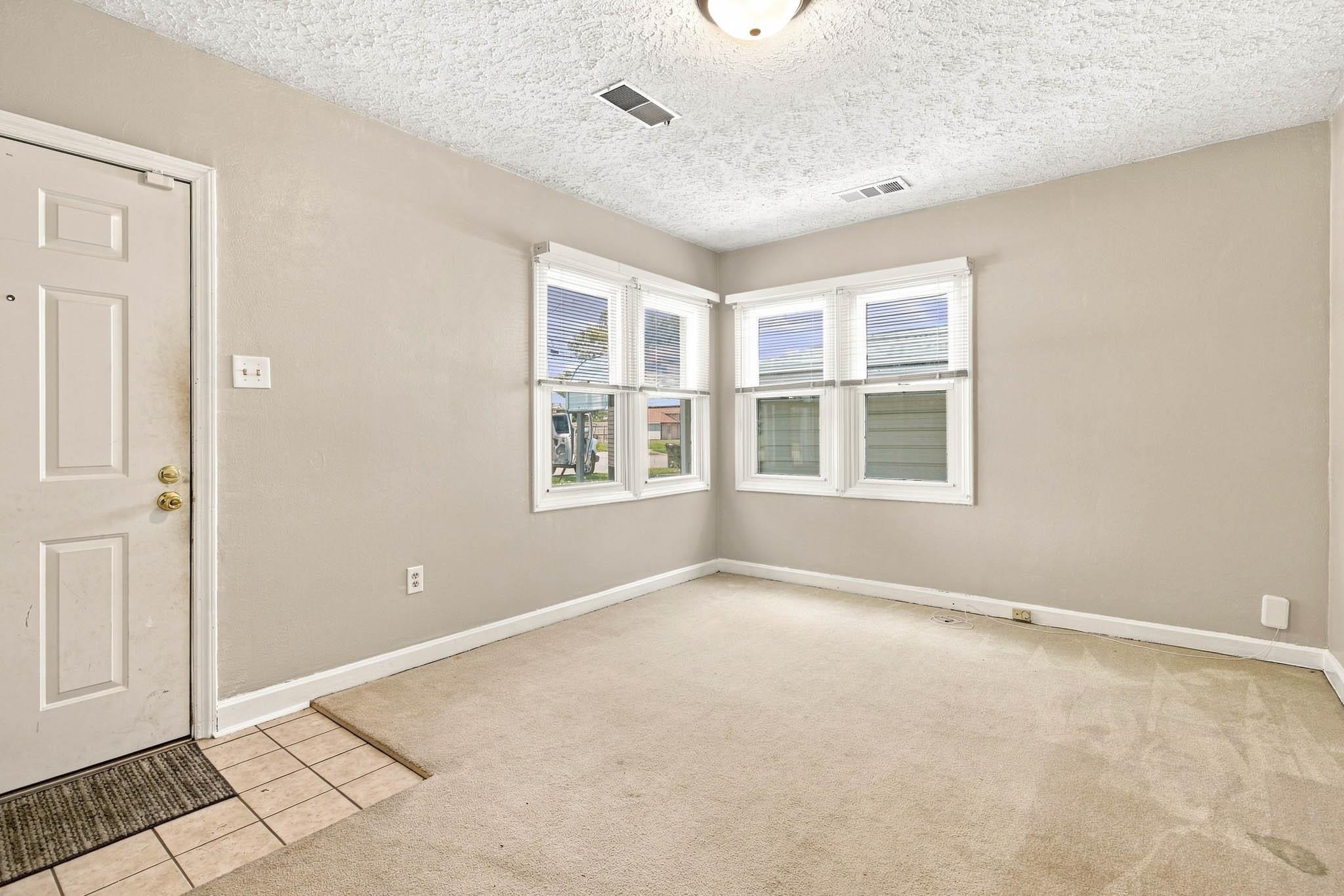 2605 Daviess St, Owensboro, Kentucky 42303, 2 Bedrooms Bedrooms, ,1 BathroomBathrooms,Single Family Residence,For Sale,Daviess St,94514