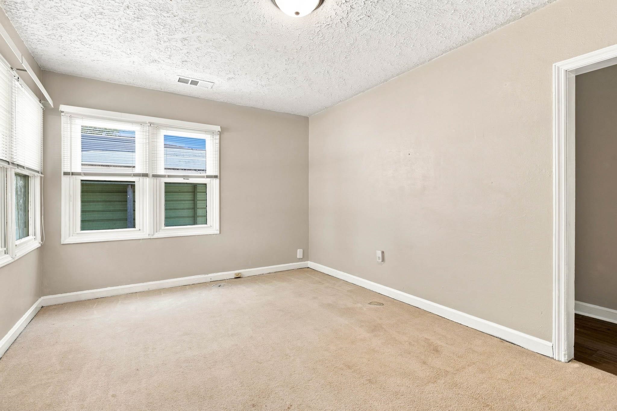2605 Daviess St, Owensboro, Kentucky 42303, 2 Bedrooms Bedrooms, ,1 BathroomBathrooms,Single Family Residence,For Sale,Daviess St,94514