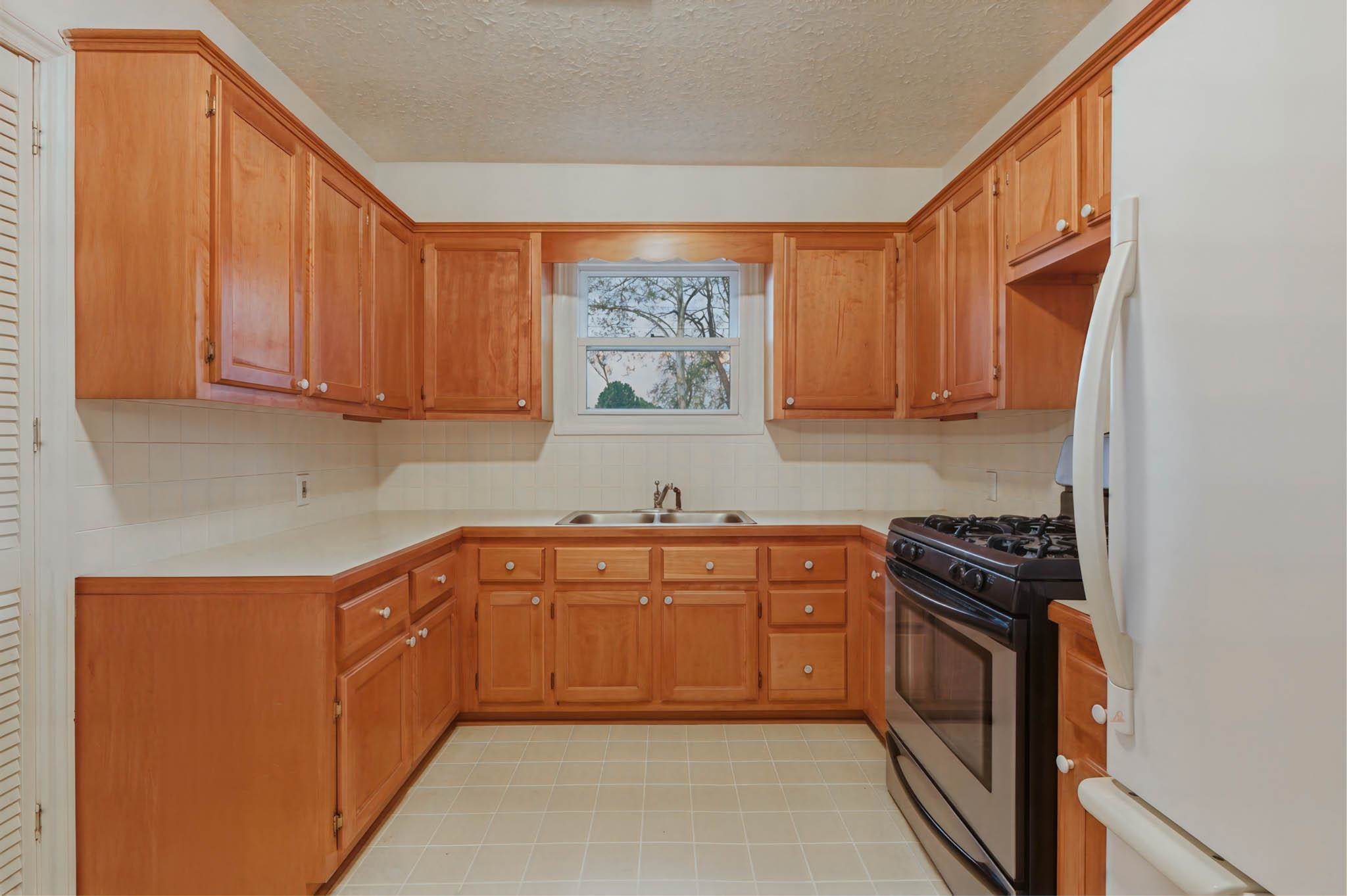 2605 Daviess St, Owensboro, Kentucky 42303, 2 Bedrooms Bedrooms, ,1 BathroomBathrooms,Single Family Residence,For Sale,Daviess St,94514