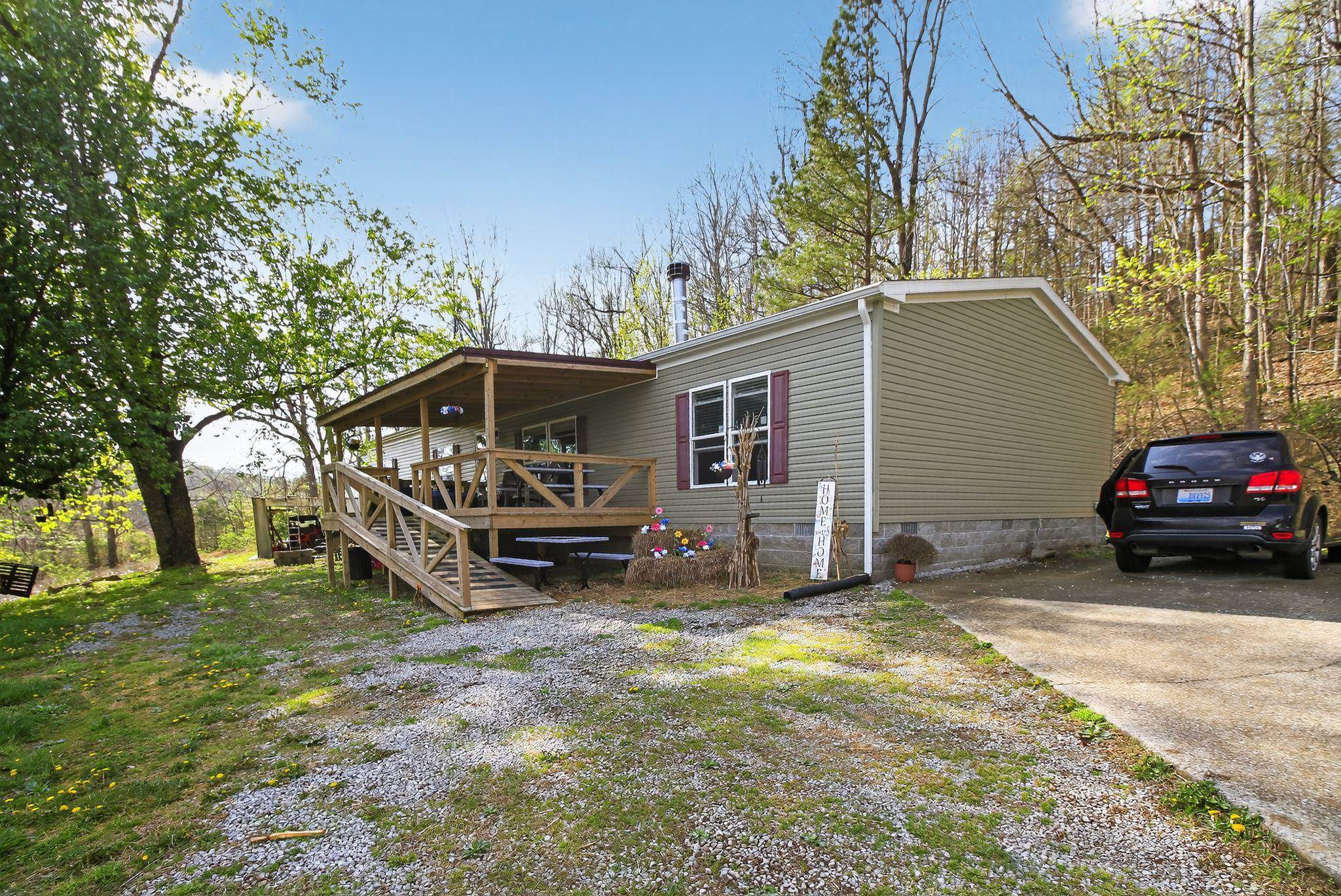 4138 Bowling Green Road, Caneyville, Kentucky 42721, 4 Bedrooms Bedrooms, ,2 BathroomsBathrooms,Single Family Residence,For Sale,Bowling Green Road,94519