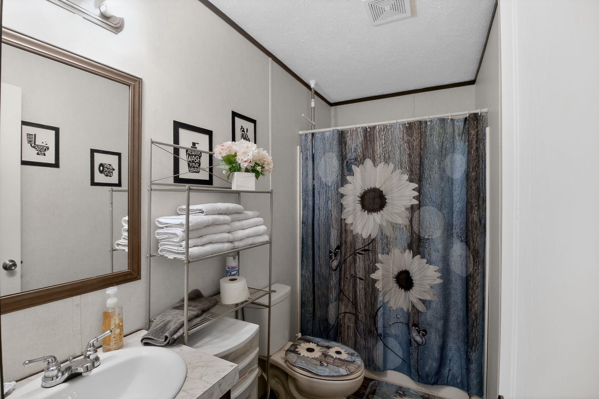 4138 Bowling Green Road, Caneyville, Kentucky 42721, 4 Bedrooms Bedrooms, ,2 BathroomsBathrooms,Single Family Residence,For Sale,Bowling Green Road,94519