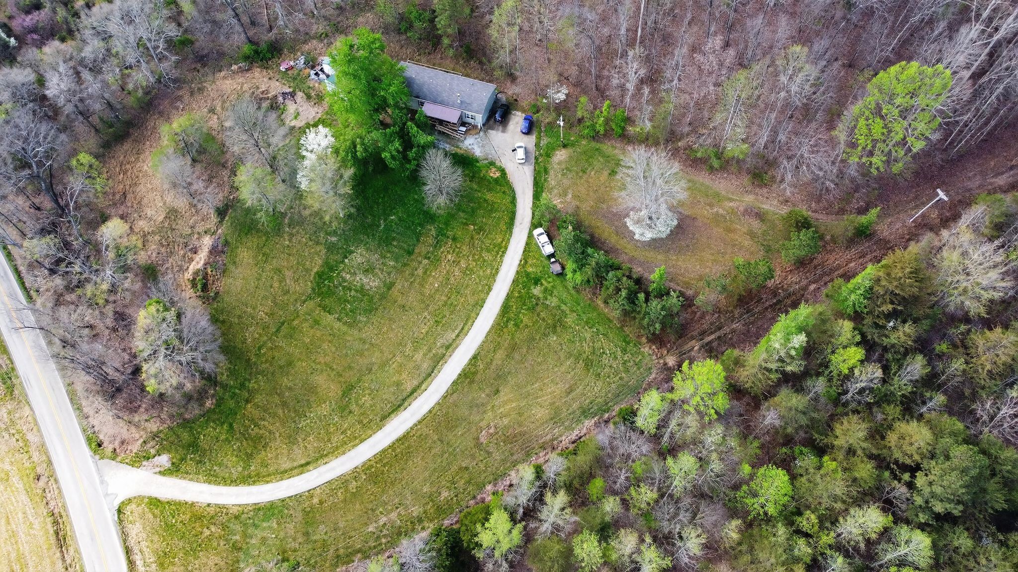 4138 Bowling Green Road, Caneyville, Kentucky 42721, 4 Bedrooms Bedrooms, ,2 BathroomsBathrooms,Single Family Residence,For Sale,Bowling Green Road,94519