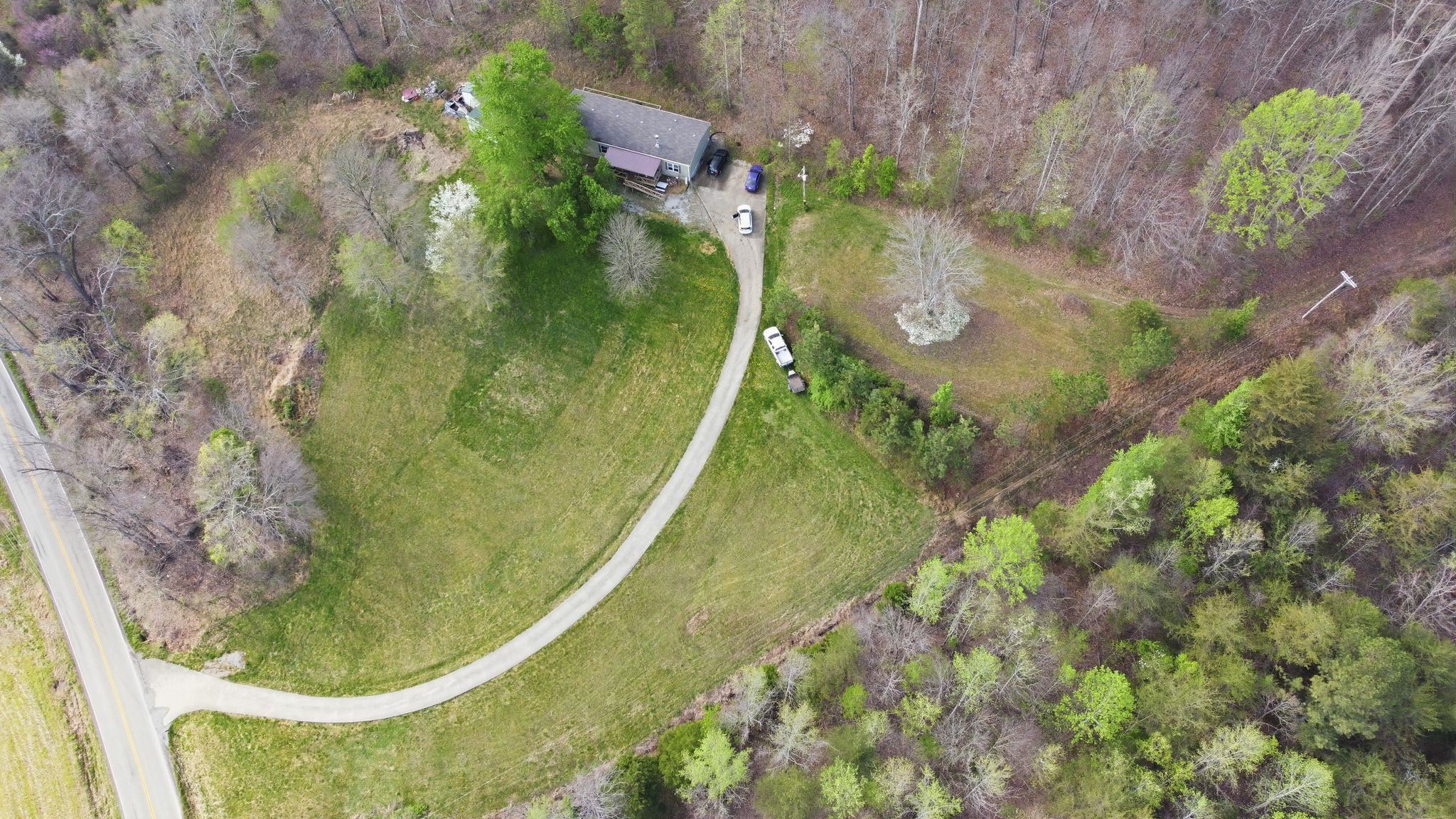 4138 Bowling Green Road, Caneyville, Kentucky 42721, 4 Bedrooms Bedrooms, ,2 BathroomsBathrooms,Single Family Residence,For Sale,Bowling Green Road,94519