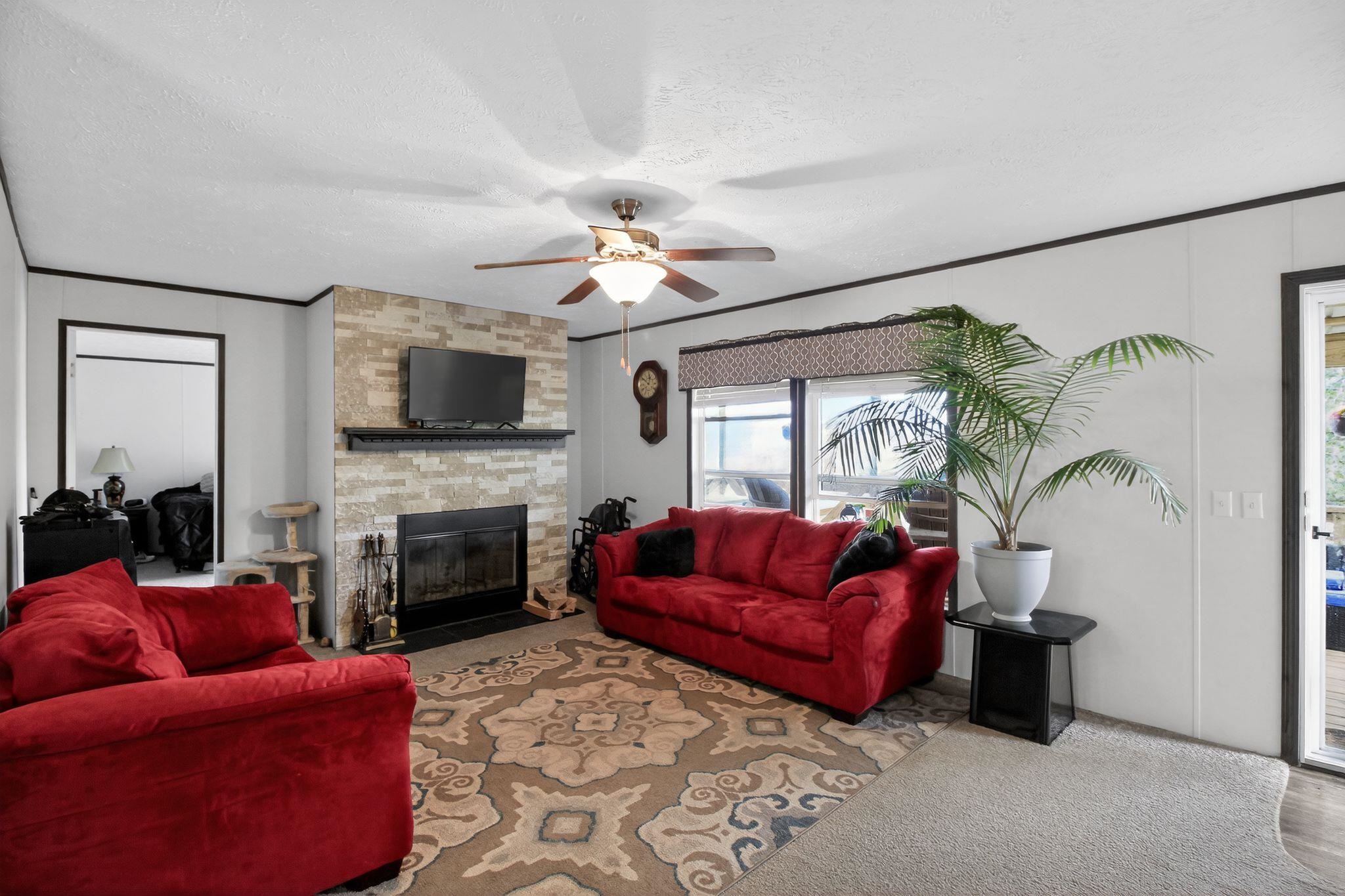 4138 Bowling Green Road, Caneyville, Kentucky 42721, 4 Bedrooms Bedrooms, ,2 BathroomsBathrooms,Single Family Residence,For Sale,Bowling Green Road,94519