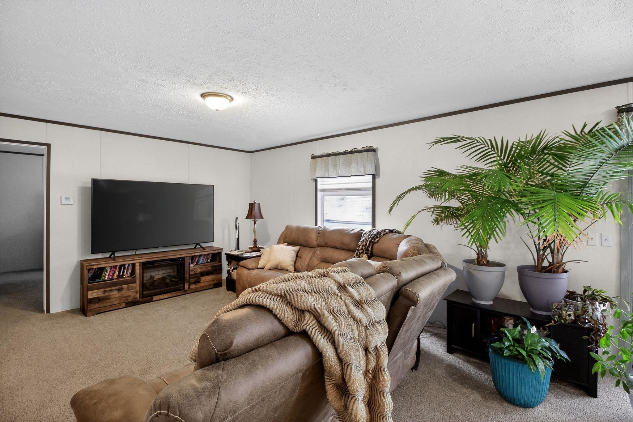 4138 Bowling Green Road, Caneyville, Kentucky 42721, 4 Bedrooms Bedrooms, ,2 BathroomsBathrooms,Single Family Residence,For Sale,Bowling Green Road,94519