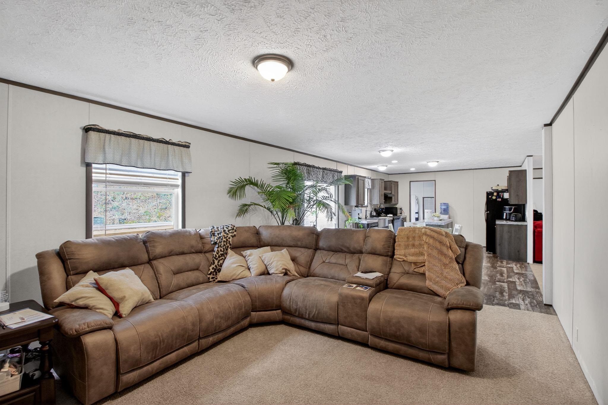 4138 Bowling Green Road, Caneyville, Kentucky 42721, 4 Bedrooms Bedrooms, ,2 BathroomsBathrooms,Single Family Residence,For Sale,Bowling Green Road,94519