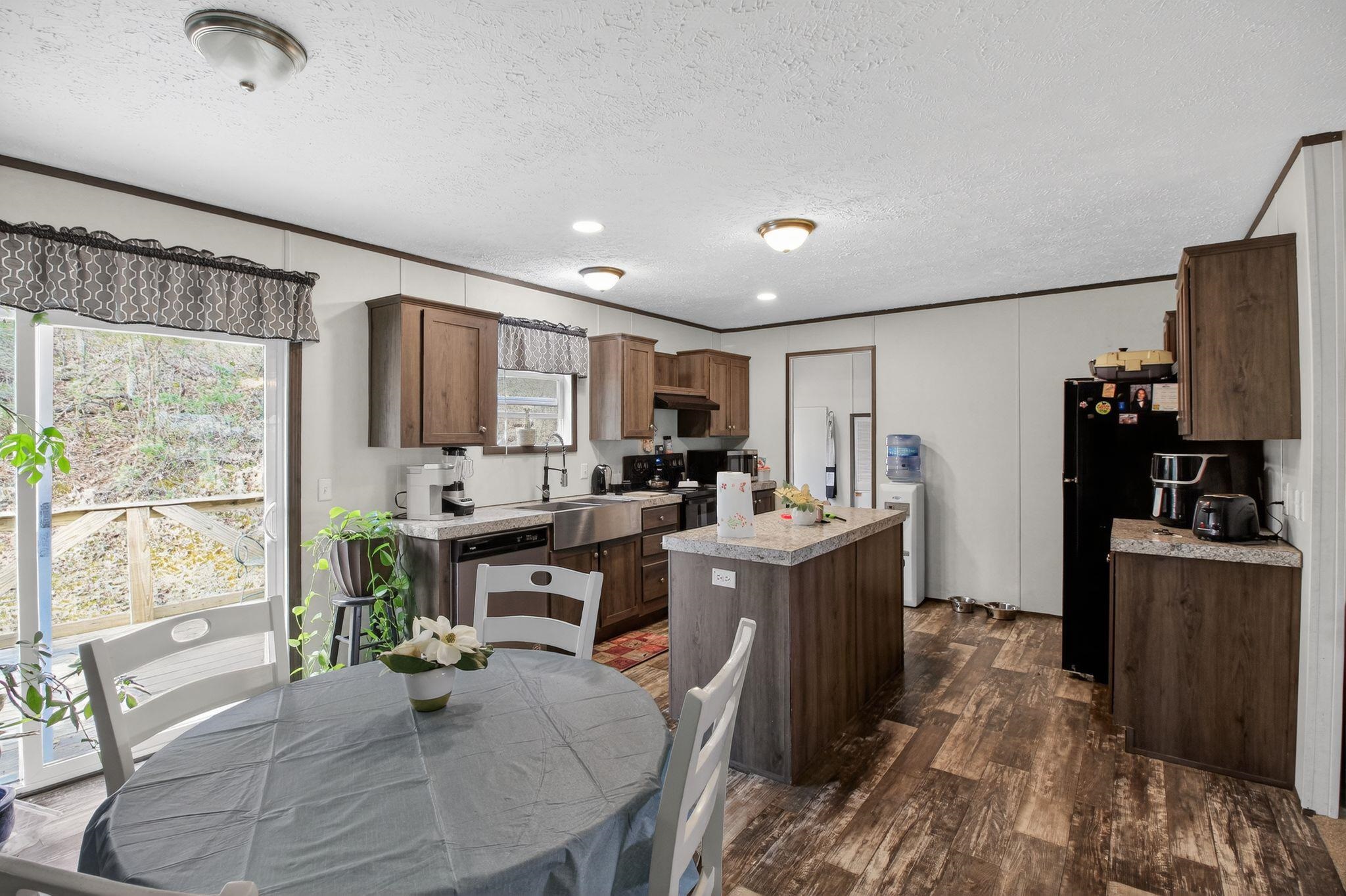 4138 Bowling Green Road, Caneyville, Kentucky 42721, 4 Bedrooms Bedrooms, ,2 BathroomsBathrooms,Single Family Residence,For Sale,Bowling Green Road,94519