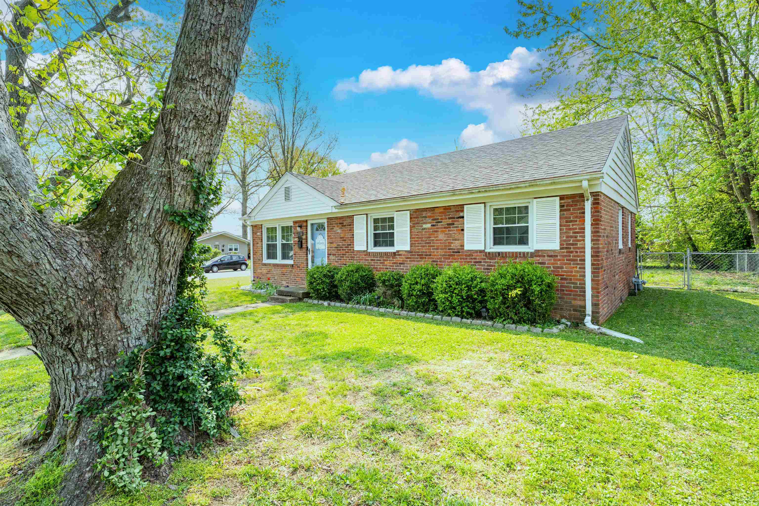 134 Tennyson Dr, Owensboro, Kentucky 42303, 3 Bedrooms Bedrooms, ,1 BathroomBathrooms,Single Family Residence,For Sale,Tennyson Dr,94525