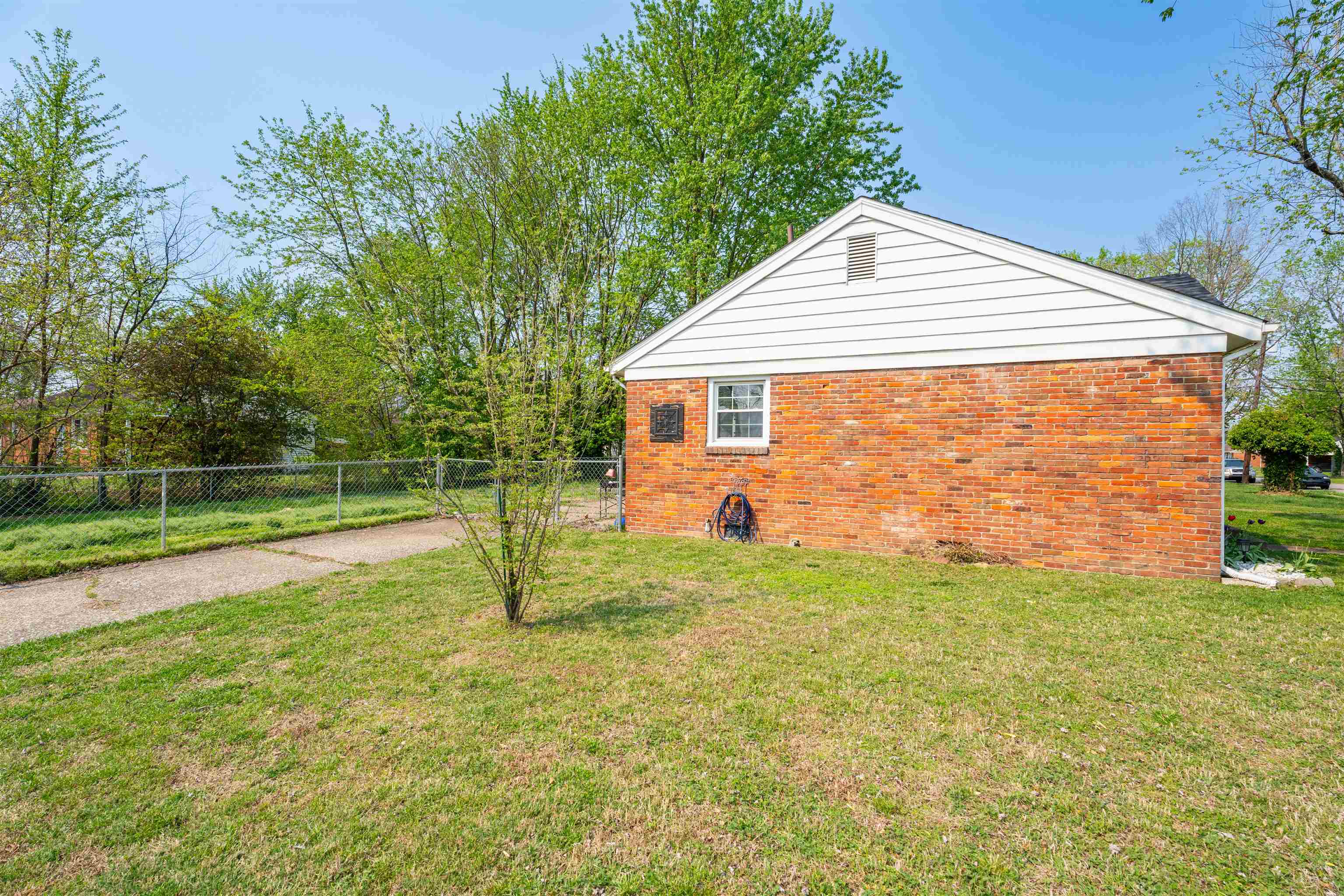 134 Tennyson Dr, Owensboro, Kentucky 42303, 3 Bedrooms Bedrooms, ,1 BathroomBathrooms,Single Family Residence,For Sale,Tennyson Dr,94525