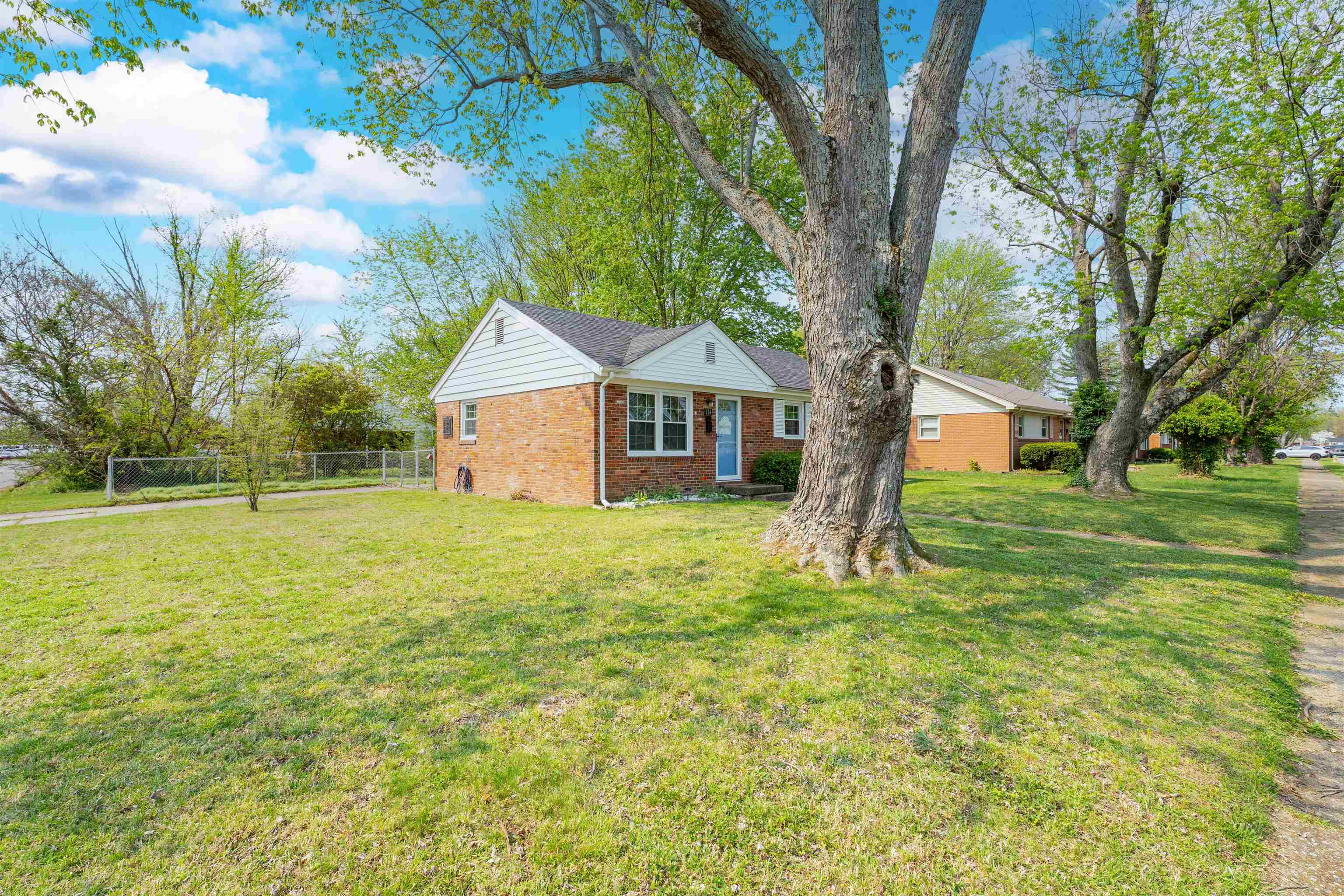 134 Tennyson Dr, Owensboro, Kentucky 42303, 3 Bedrooms Bedrooms, ,1 BathroomBathrooms,Single Family Residence,For Sale,Tennyson Dr,94525