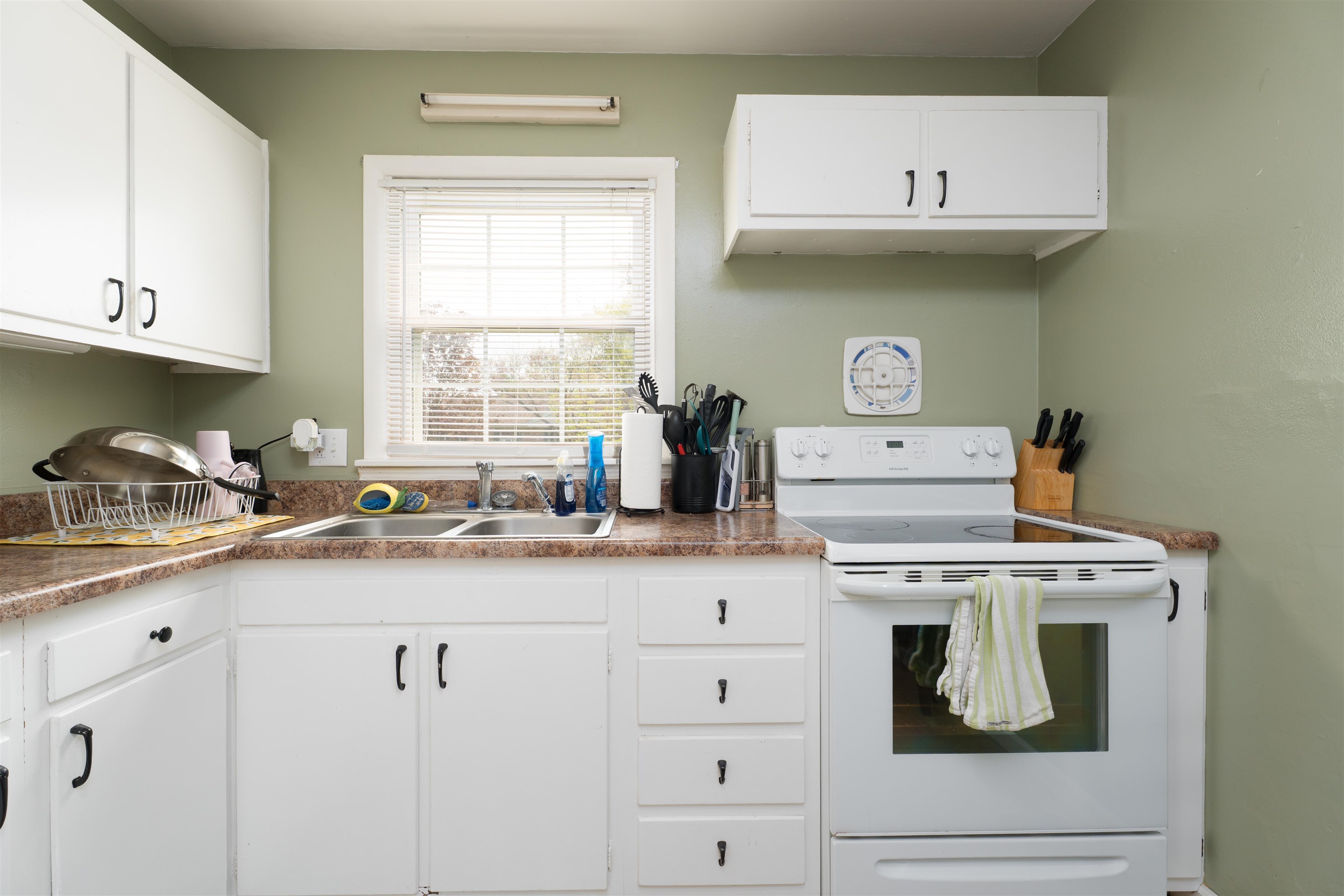 134 Tennyson Dr, Owensboro, Kentucky 42303, 3 Bedrooms Bedrooms, ,1 BathroomBathrooms,Single Family Residence,For Sale,Tennyson Dr,94525