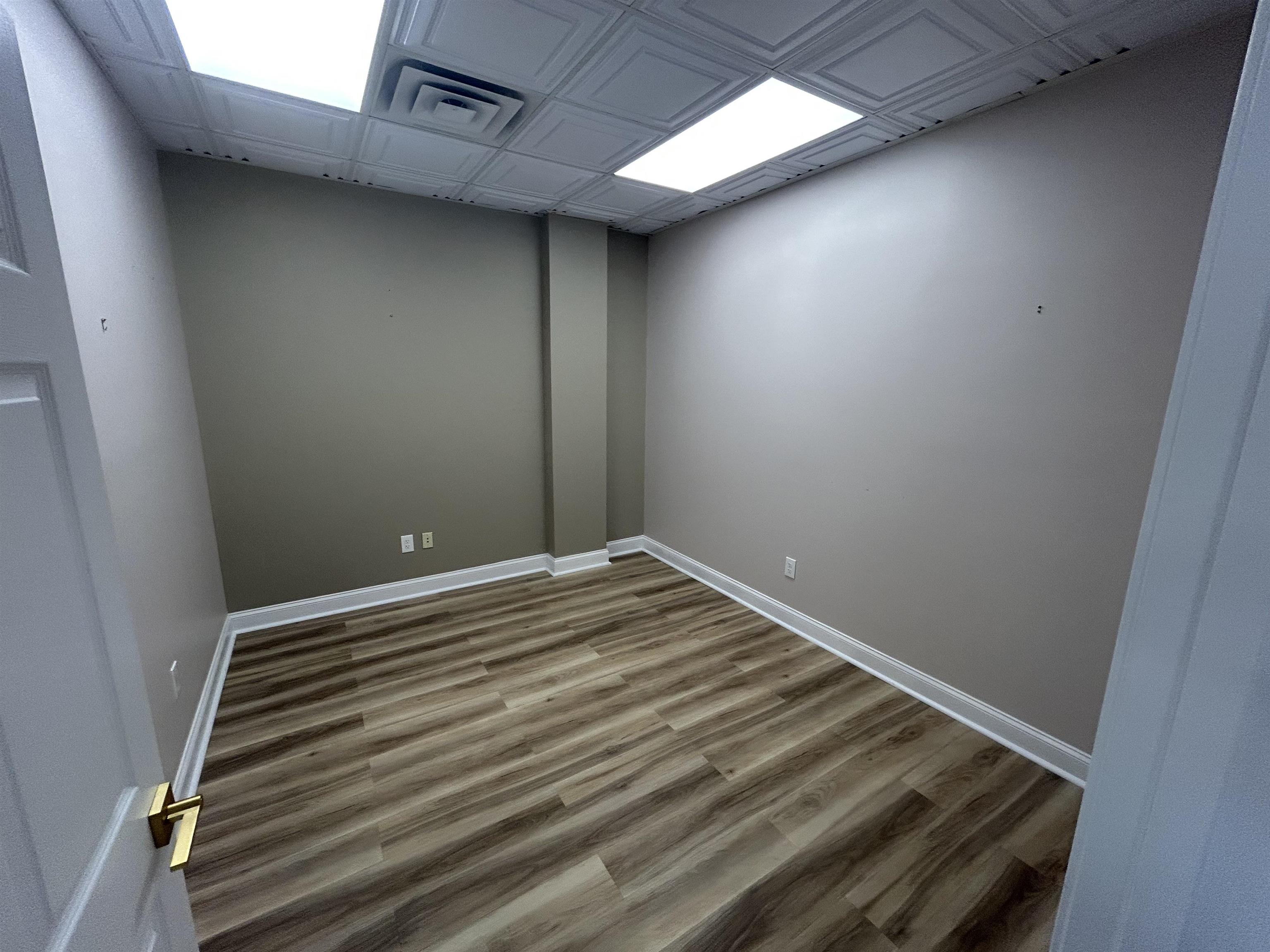 3118 Alvey Park Drive Unit 4, Owensboro, Kentucky 42303, ,Retail,For Sale,Alvey Park Drive Unit 4,94528