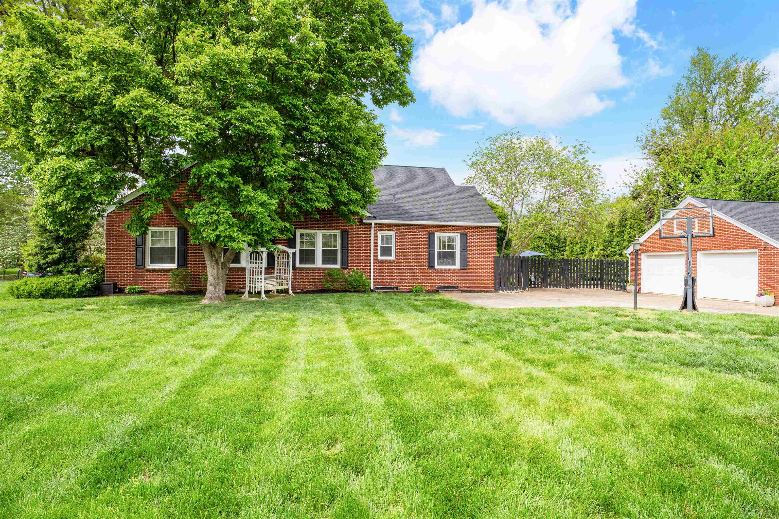 2033 Littlewood Drive, Owensboro, Kentucky 42301-4622, 4 Bedrooms Bedrooms, ,4 BathroomsBathrooms,Single Family Residence,For Sale,Littlewood Drive,94566