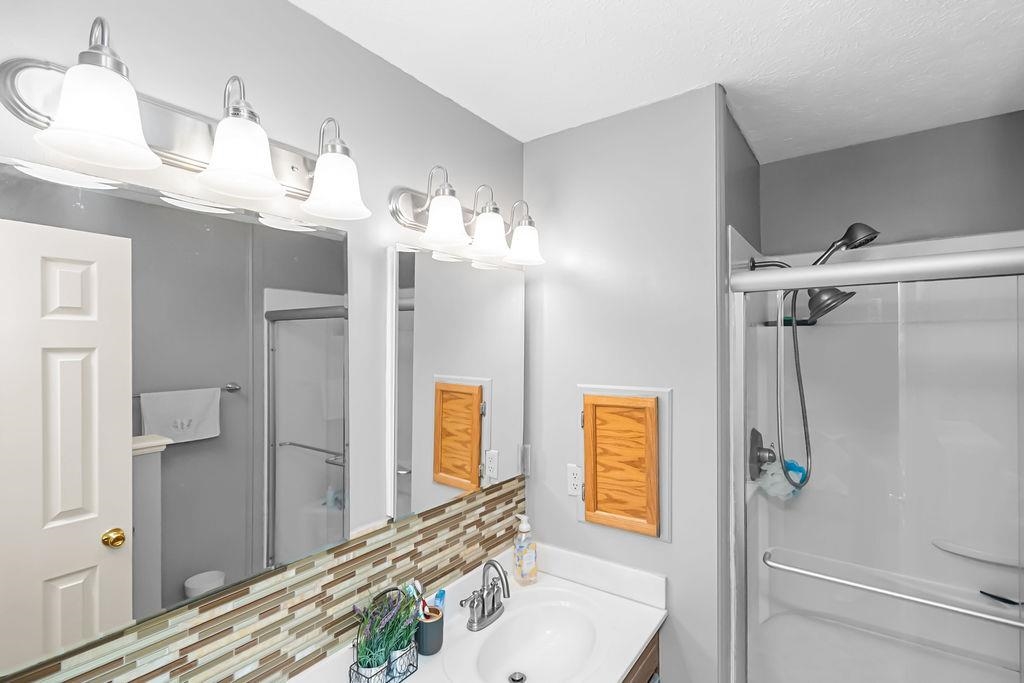 1555 Graves Ln., Maceo, Kentucky 42355, 3 Bedrooms Bedrooms, ,2 BathroomsBathrooms,Single Family Residence,For Sale,Graves Ln.,94575