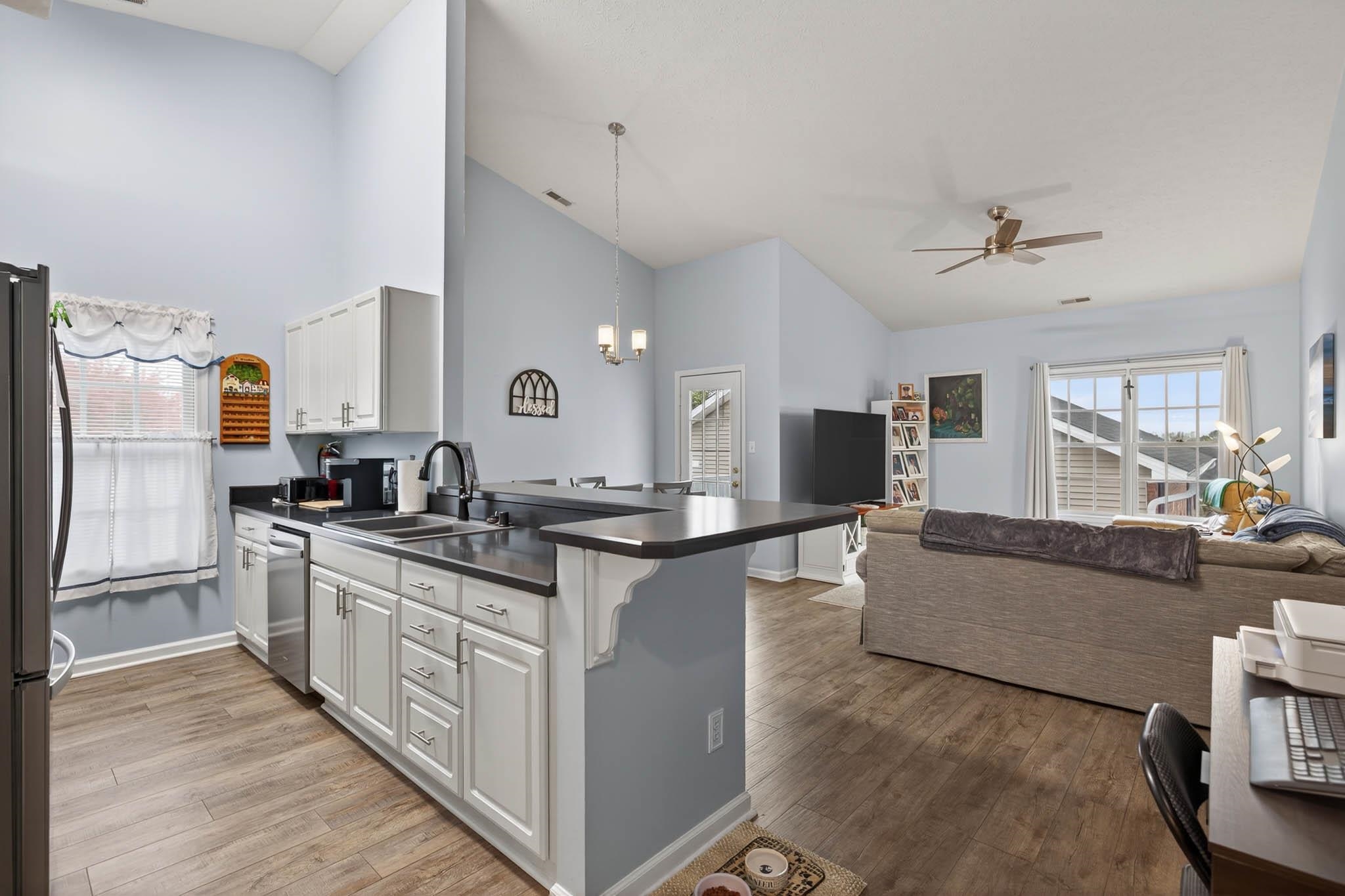 977 1st Street, Owensboro, Kentucky 42301, 2 Bedrooms Bedrooms, ,2 BathroomsBathrooms,Single Family Residence,For Sale,1st Street,94579