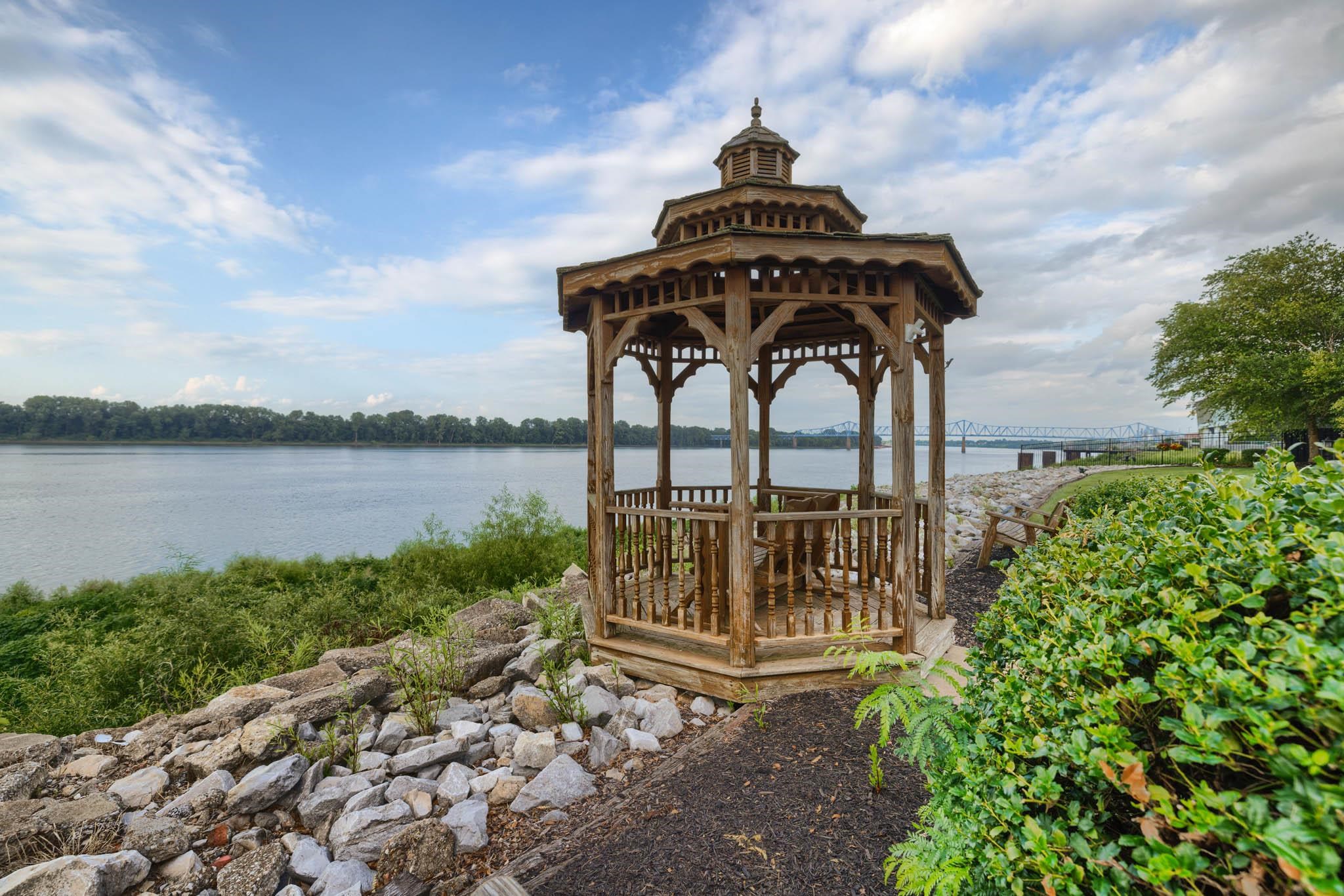 977 1st Street, Owensboro, Kentucky 42301, 2 Bedrooms Bedrooms, ,2 BathroomsBathrooms,Single Family Residence,For Sale,1st Street,94579