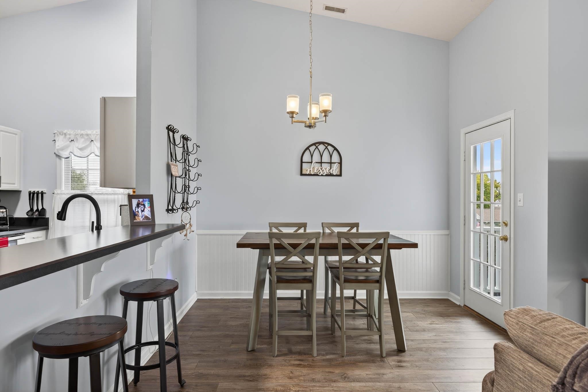 977 1st Street, Owensboro, Kentucky 42301, 2 Bedrooms Bedrooms, ,2 BathroomsBathrooms,Single Family Residence,For Sale,1st Street,94579