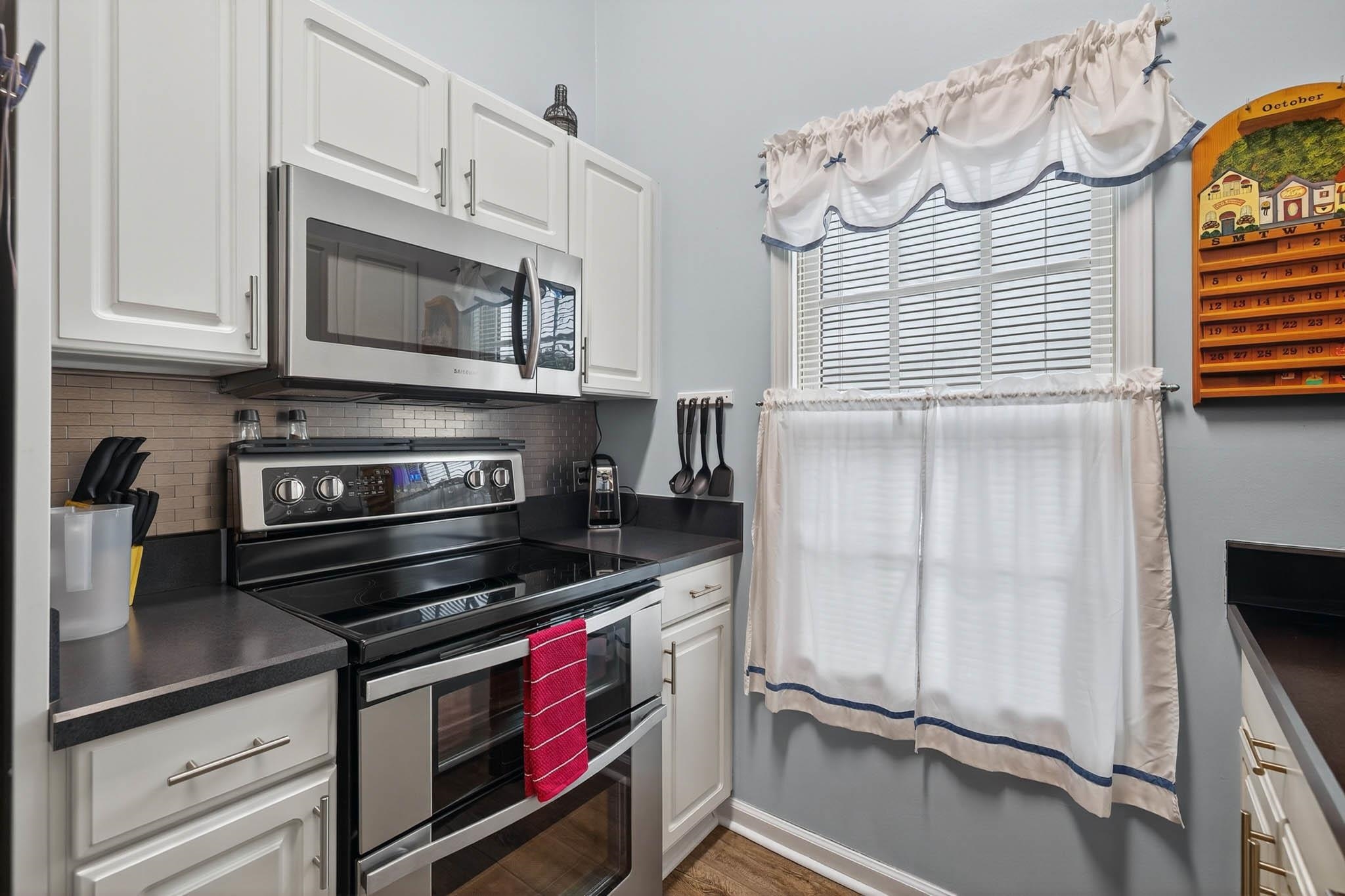 977 1st Street, Owensboro, Kentucky 42301, 2 Bedrooms Bedrooms, ,2 BathroomsBathrooms,Single Family Residence,For Sale,1st Street,94579