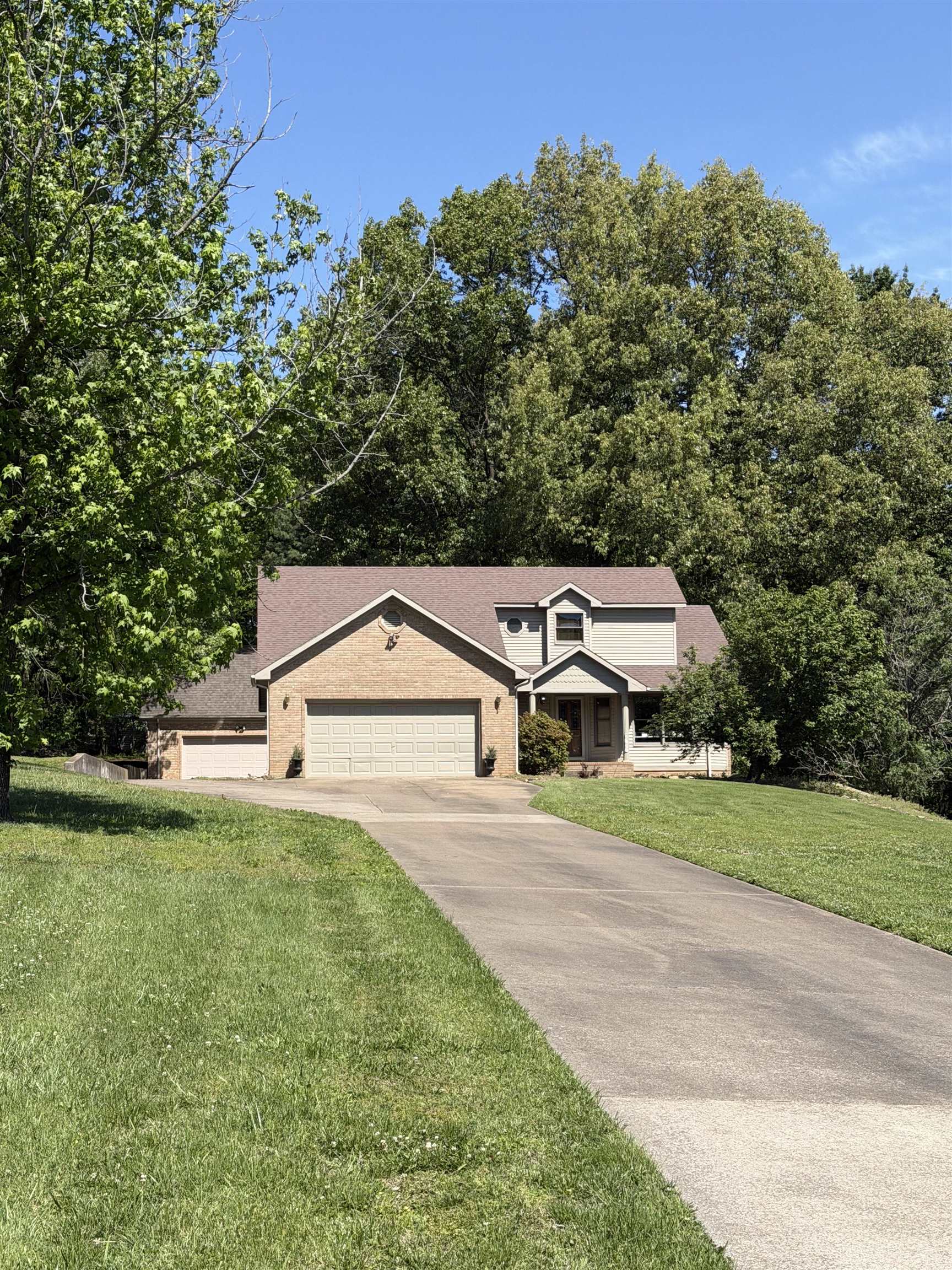 1835 Hacienda Lane, Owensboro, Kentucky 42303, 4 Bedrooms Bedrooms, ,3 BathroomsBathrooms,Single Family Residence,For Sale,Hacienda Lane,94587