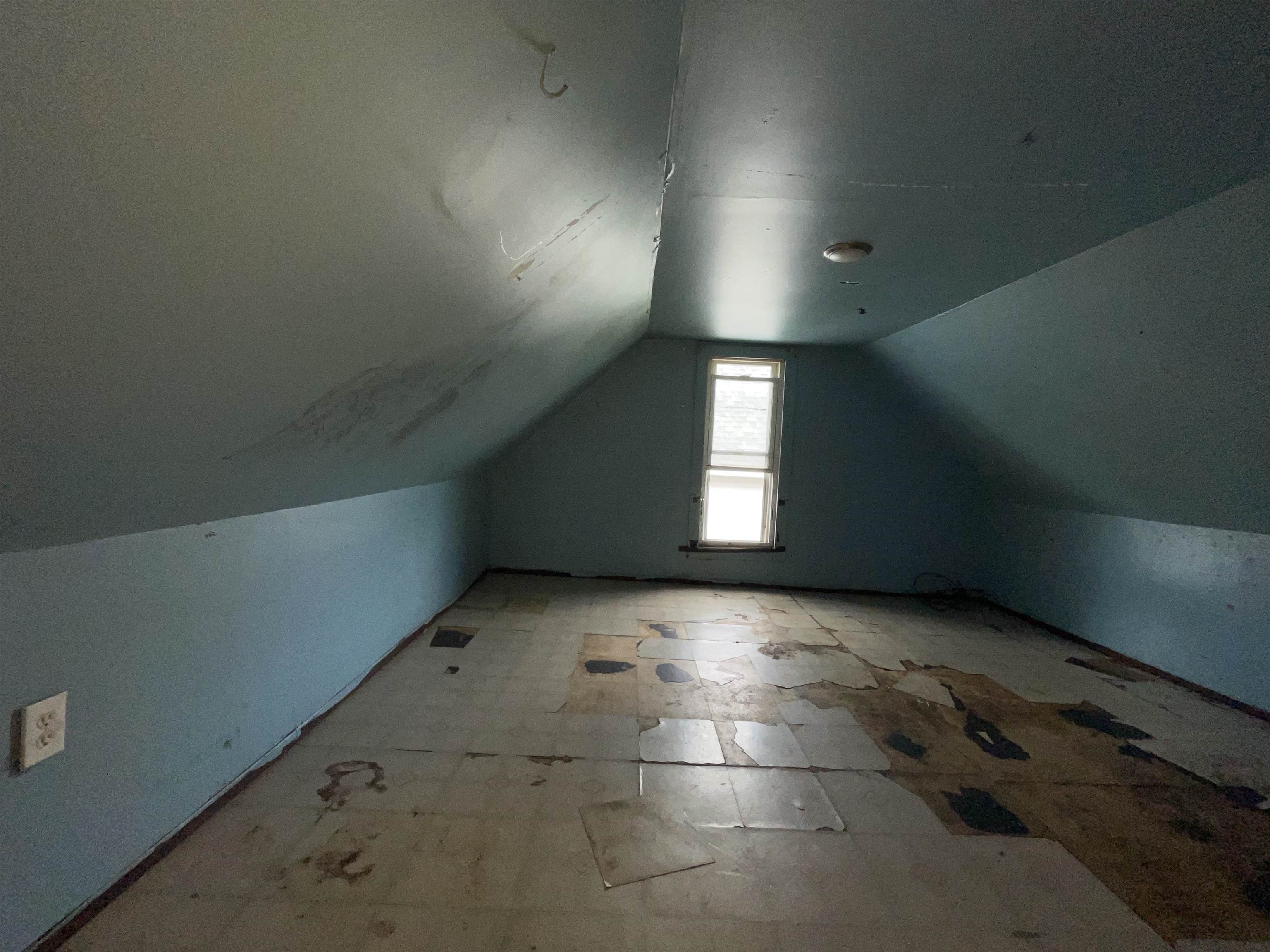 911 W 2nd St, Owensboro, Kentucky 42301, 3 Bedrooms Bedrooms, ,1 BathroomBathrooms,Single Family Residence,For Sale,W 2nd St,94591